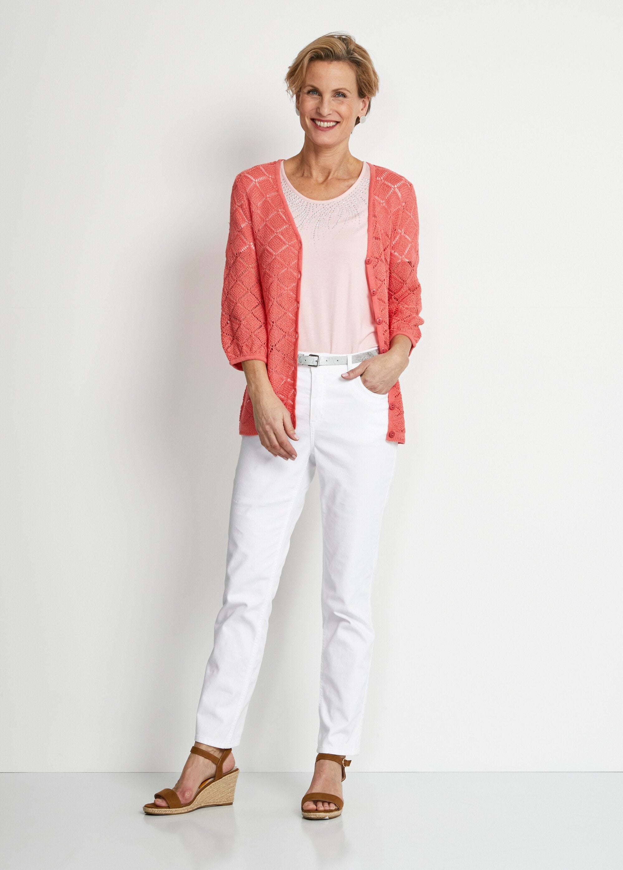 Gilet_col_V_boutonné_court_ajouré_Corail_SF1_slim