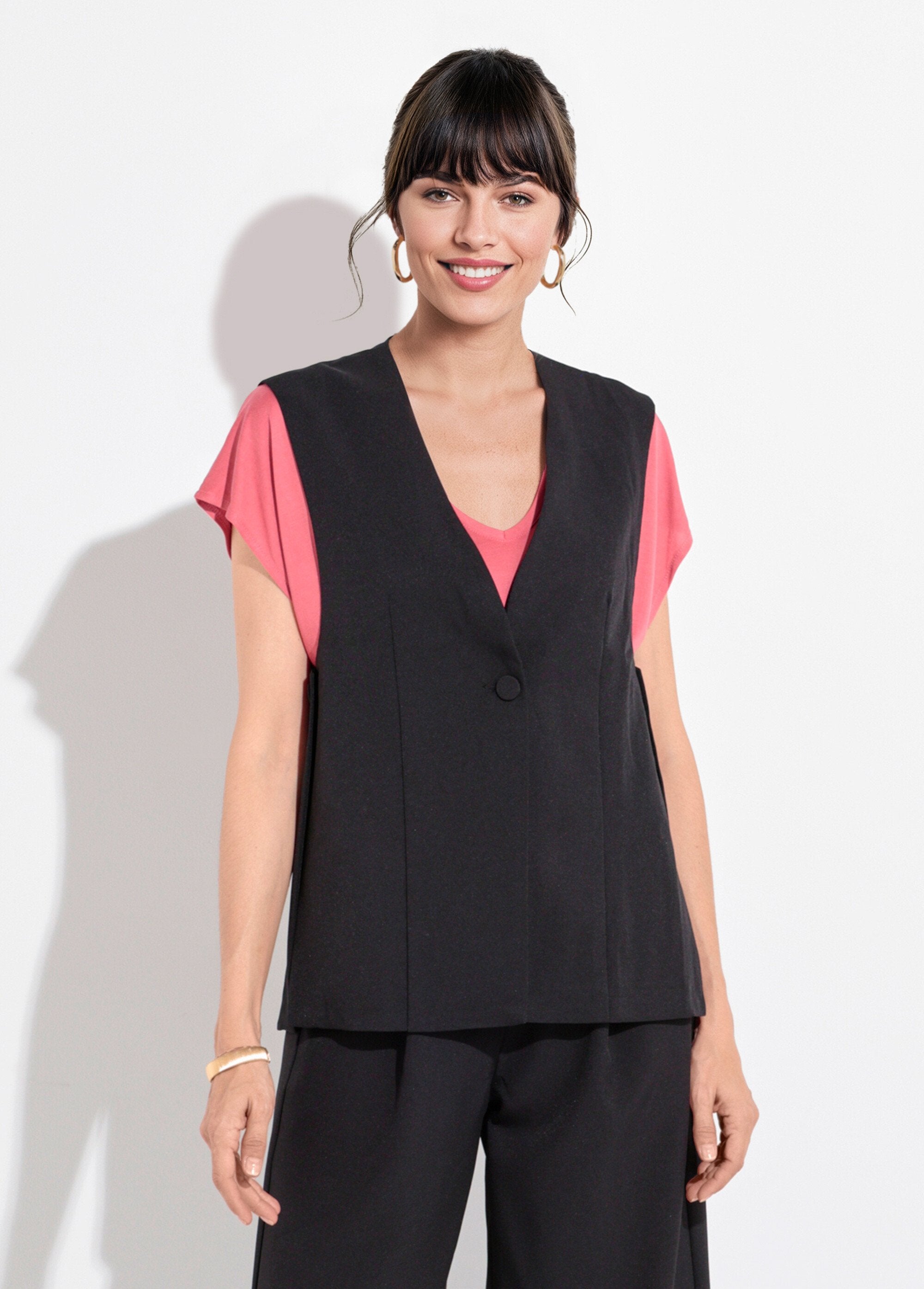 Mouwloos_gilet_met_knopen_aan_de_zijkant_Noir_FA1_slim