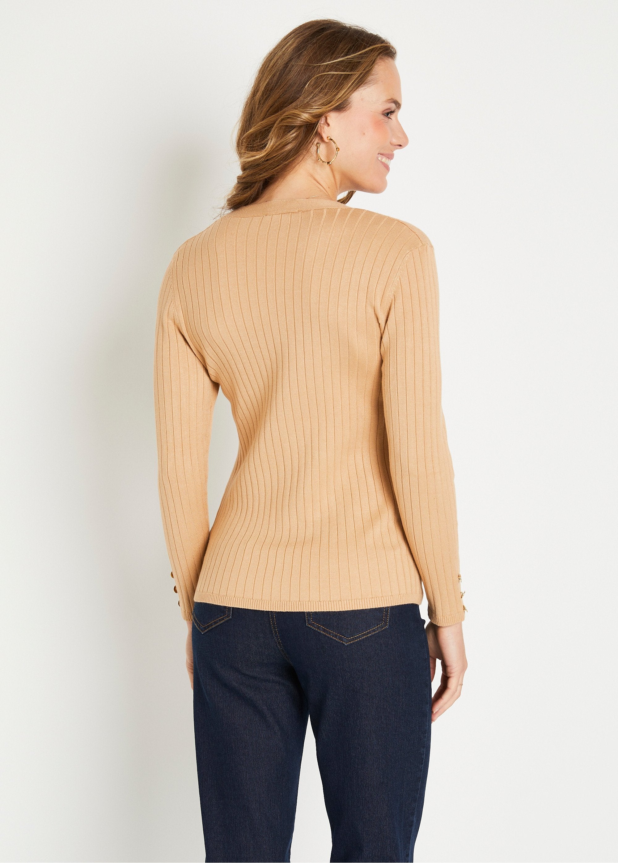 Geribd_kort_vest_met_V-hals_en_knopen_Camel_DO1_slim