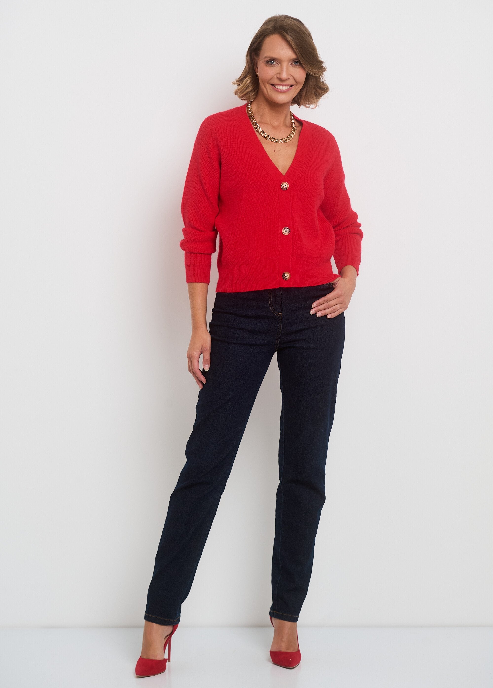 Short_V-neck_cardigan_with_contrasting_buttons_Red_SF1_slim