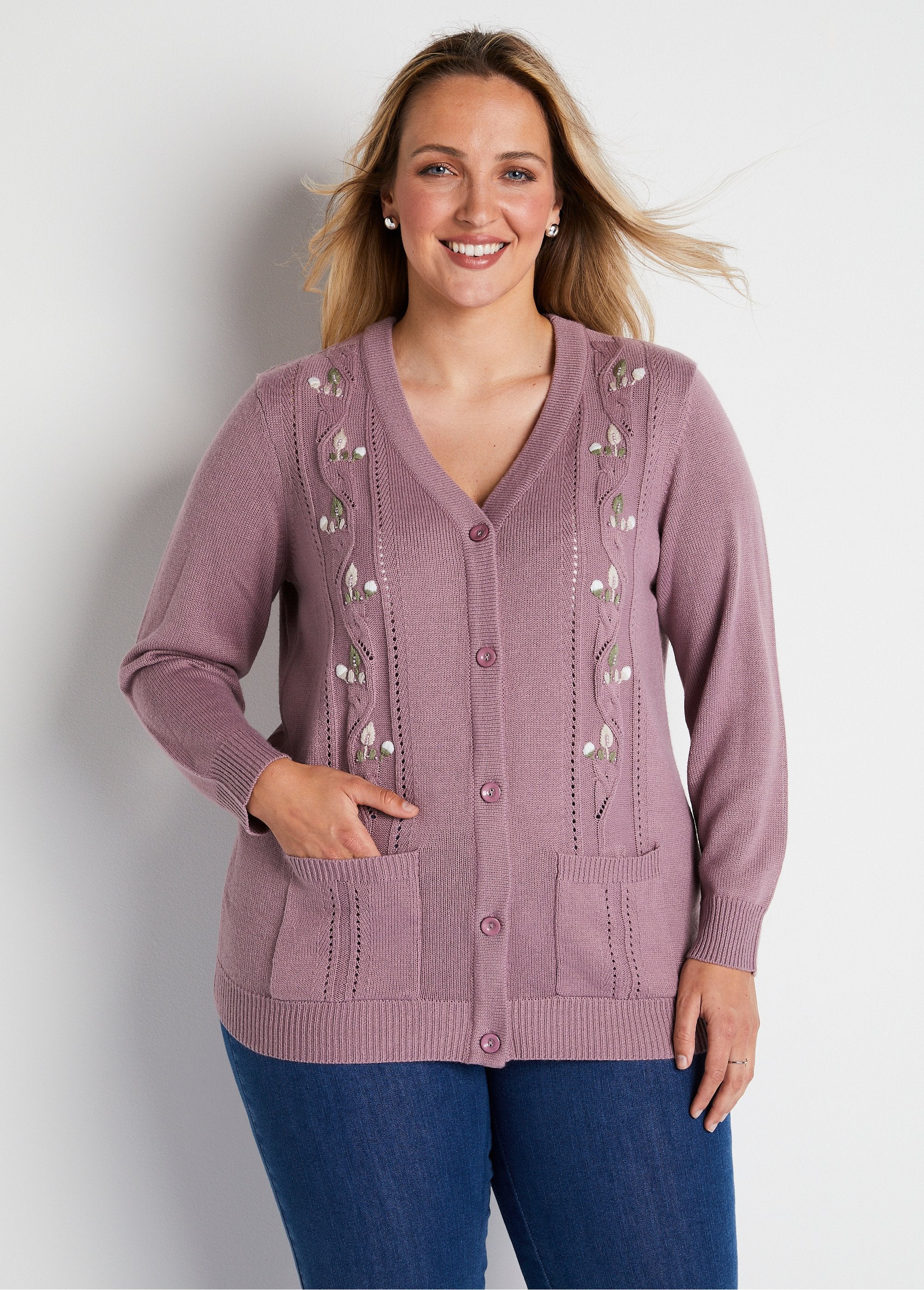 Gilet_long_boutonné_brodé_perlé_col_V_Cyclamen_FA1_curvy