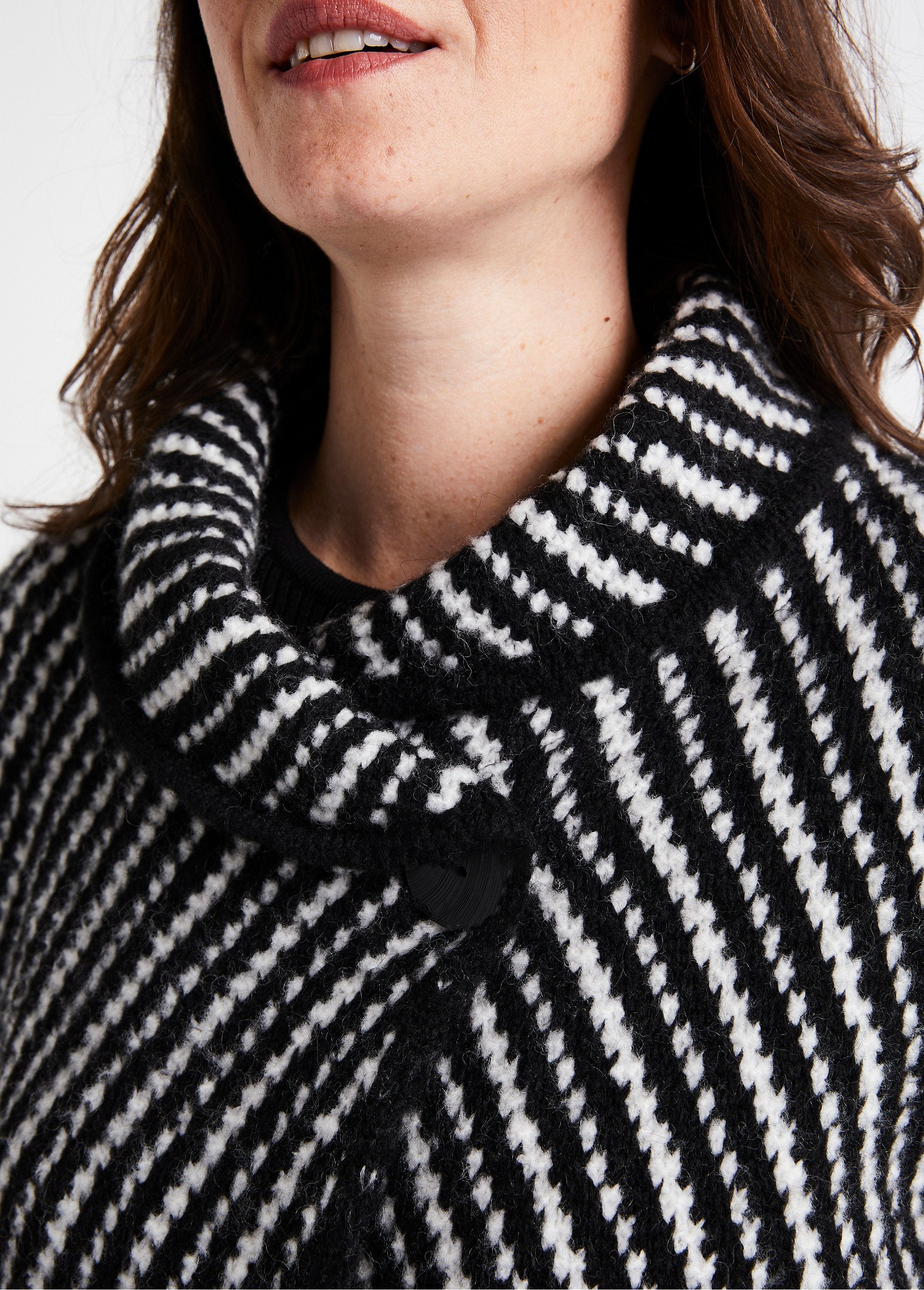 Gilet_long_boutonné_maille_jacquard_Noir_et_ecru_DE2_slim