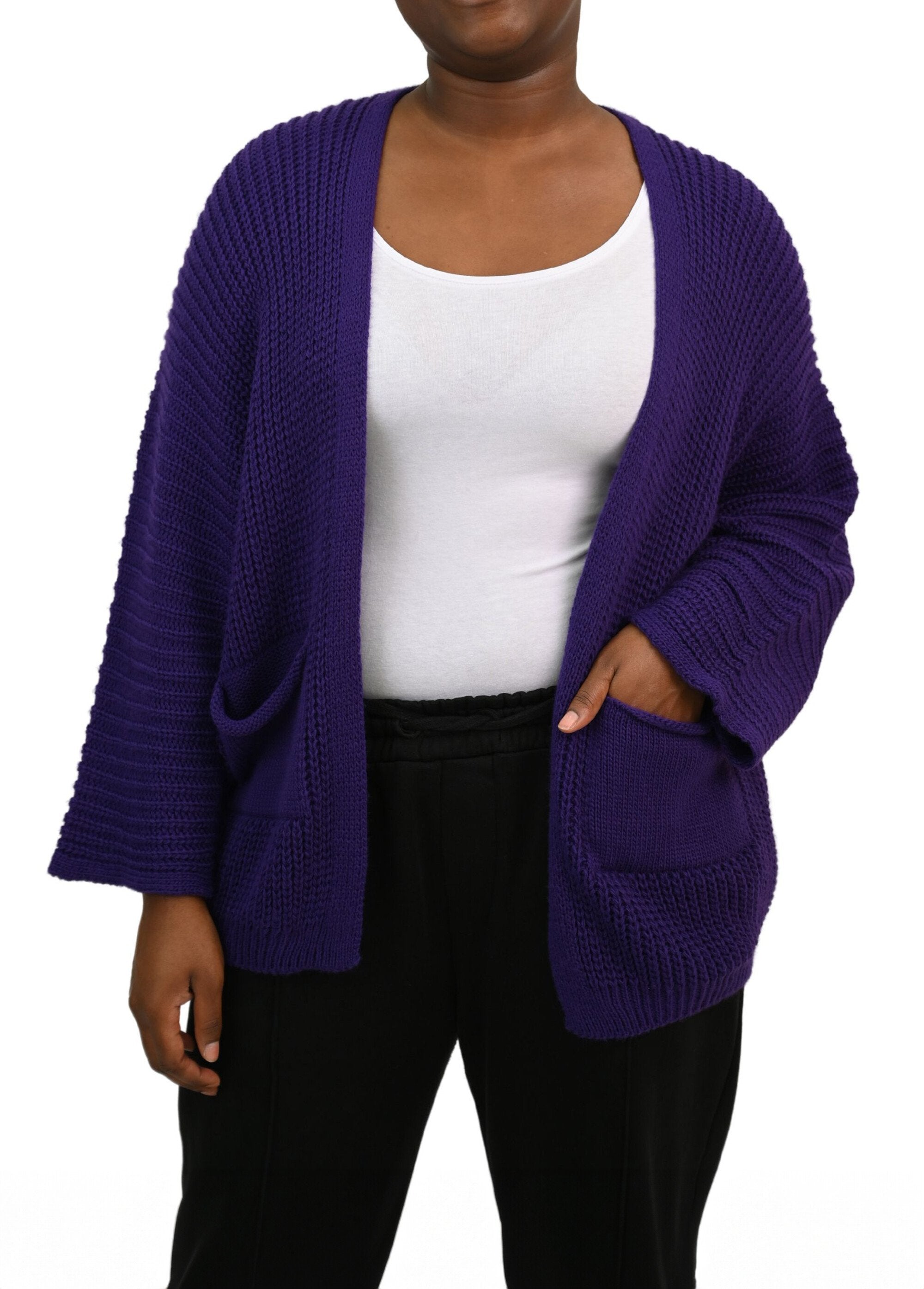 Lang_gebreid_vest_met_opgestikte_zakken_Violet_FA1_curvy