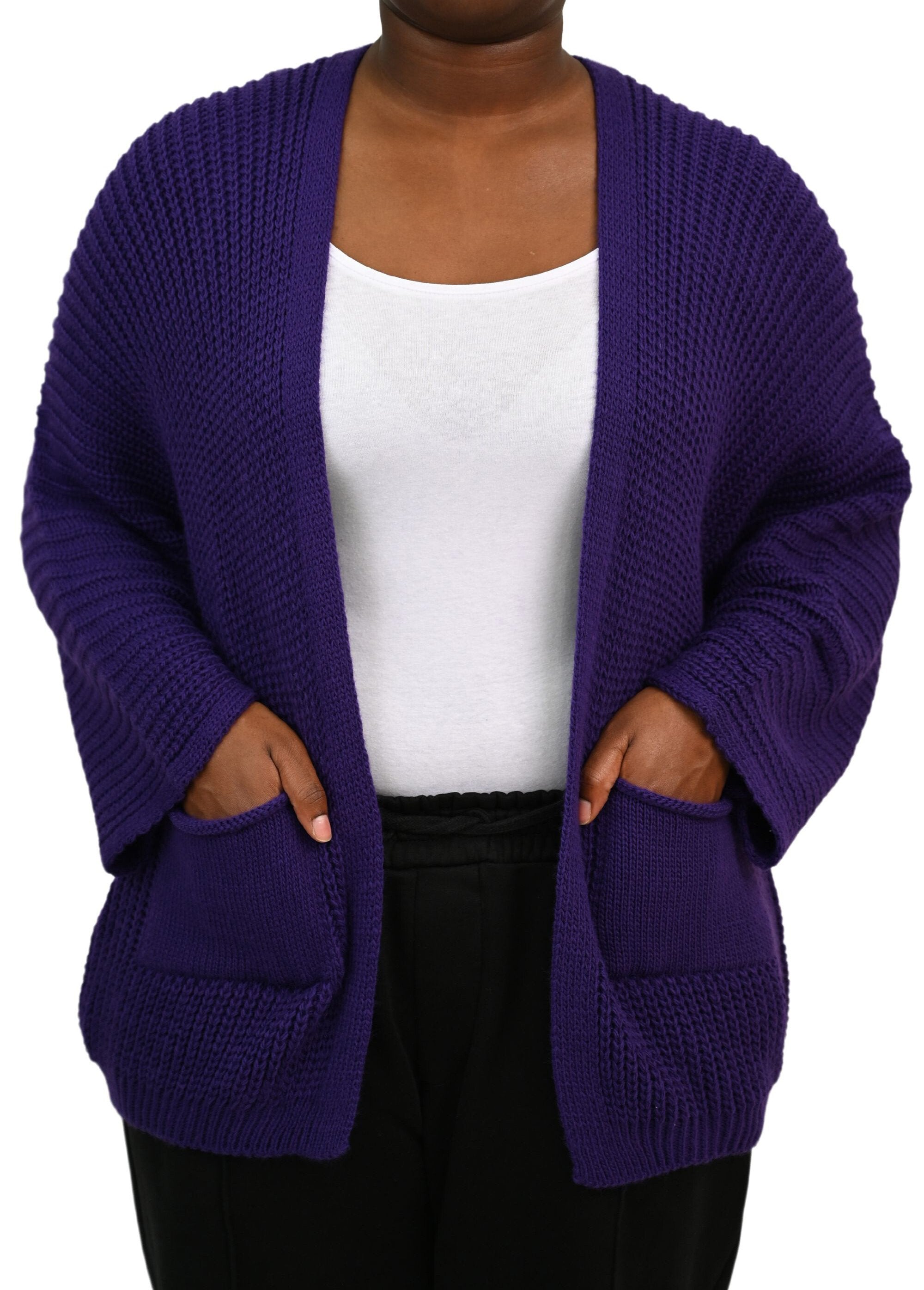 Lang_gebreid_vest_met_opgestikte_zakken_Violet_FA2_curvy