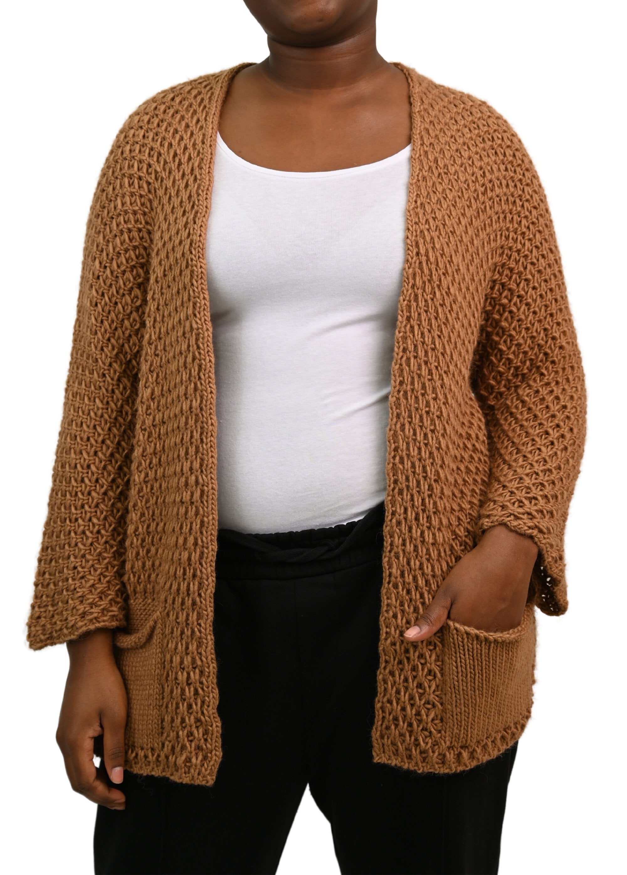 Naadloos_lang_gebreid_vest_Noisette_FA1_curvy