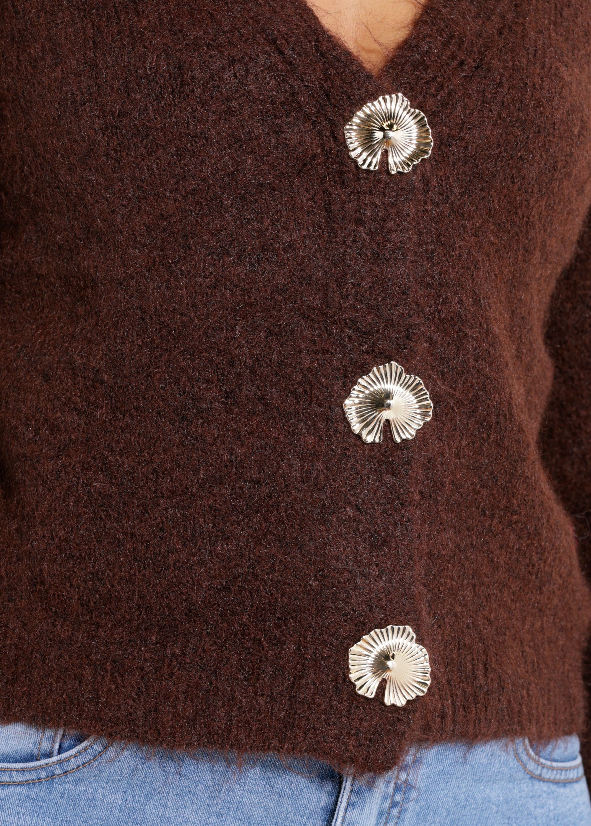 Gilet_maille_douce_avec_boutons_bijoux_Marron__DE2_slim