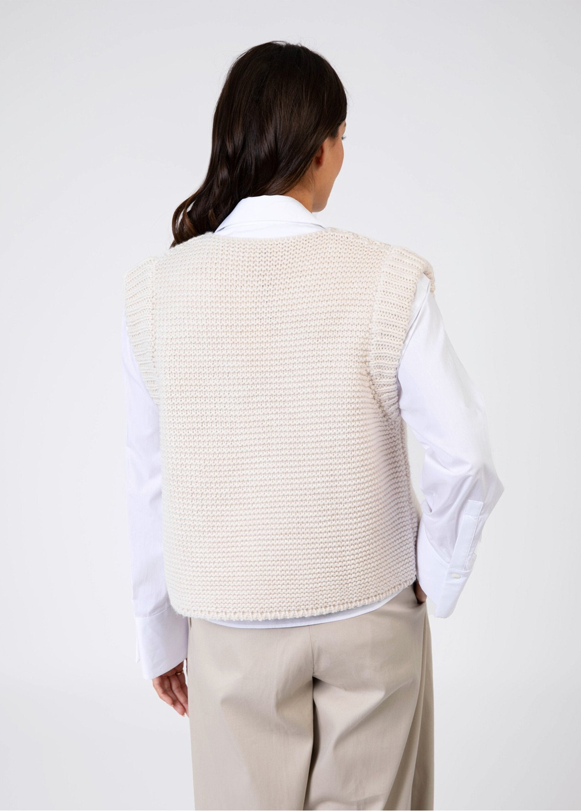 Gilet_sans_manches_en_maille_col_rond_Ecru_DO1_slim