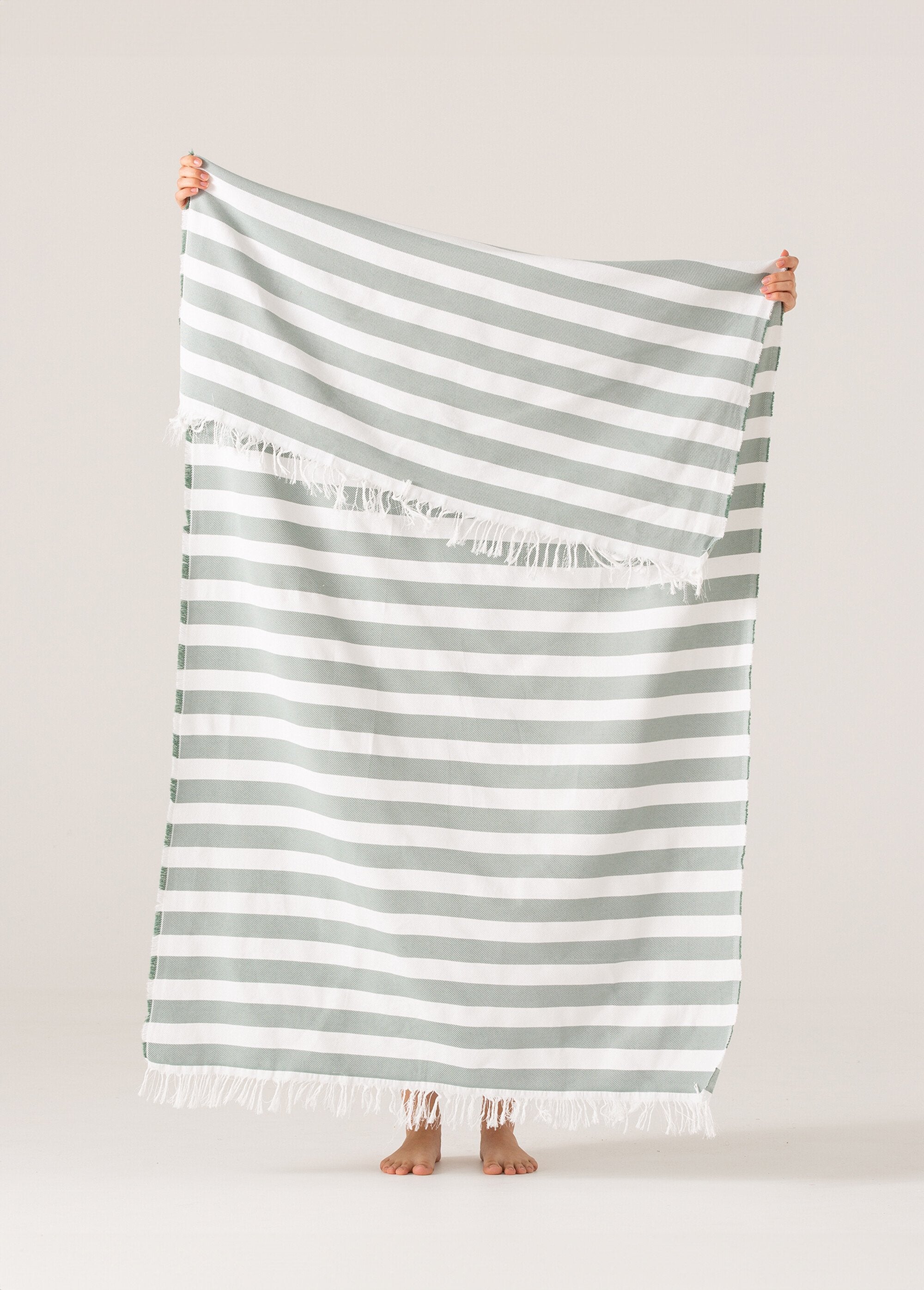 Grote_gestreepte_katoenen_strandfouta_Raye_vert_DE1_slim