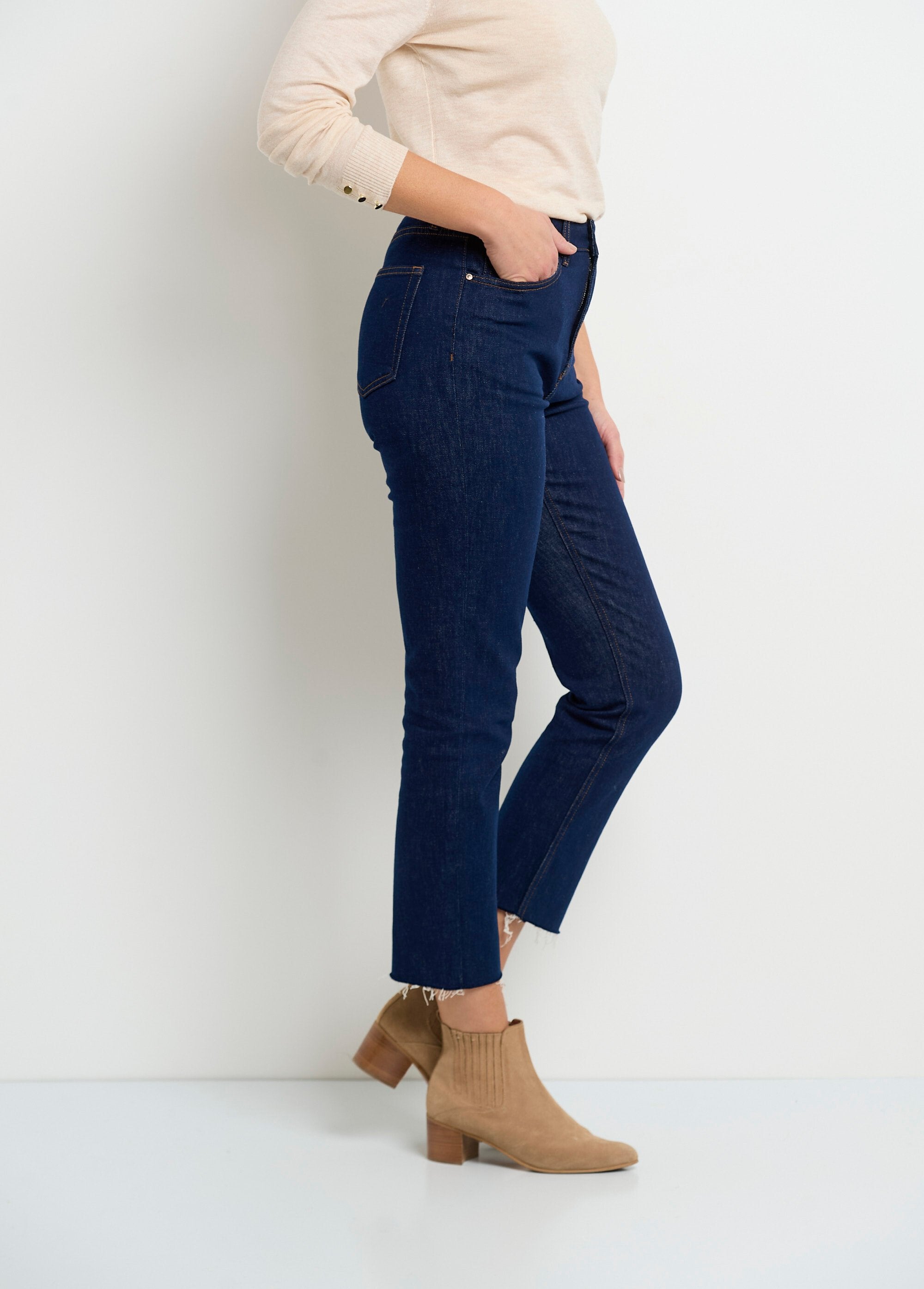 Rechte_jeans_met_5_zakken_en_gerafelde_zoom_Brut_DR1_slim