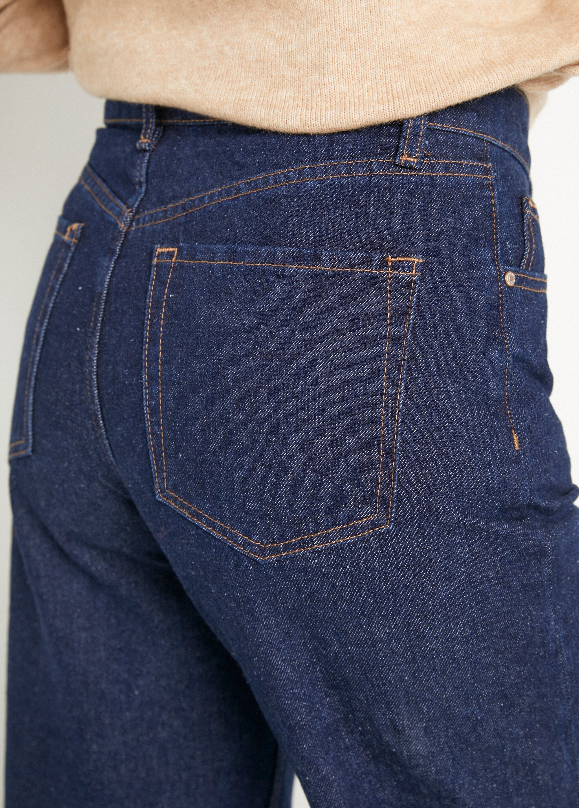 Damesjeans_met_5_zakken_en_wijde_pijpen_Bleu_brut__DE2_slim