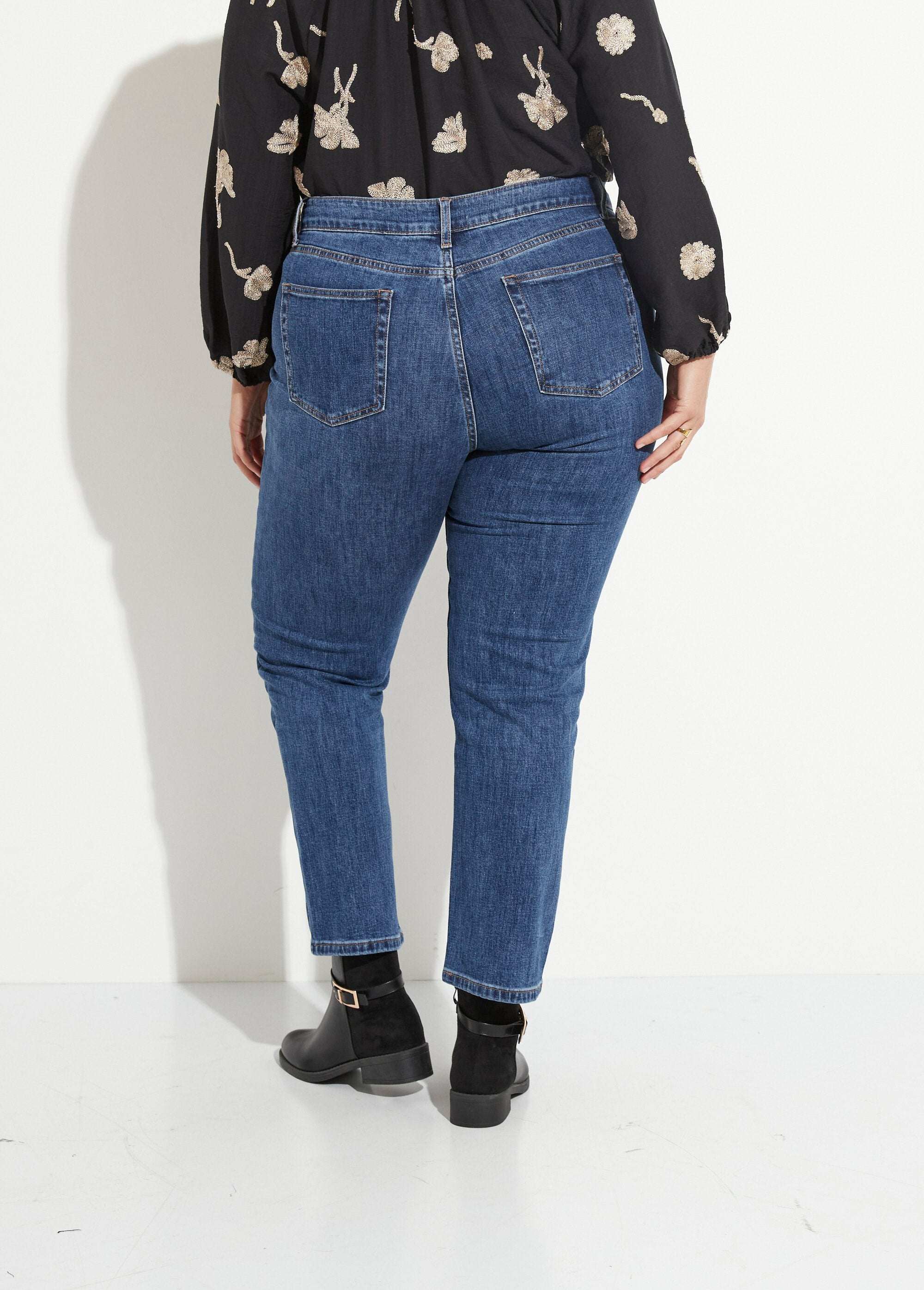 Jean_mom_en_denim,_spécial_GRANDE_TAILLE_Denim_moyen_DO1_curvy