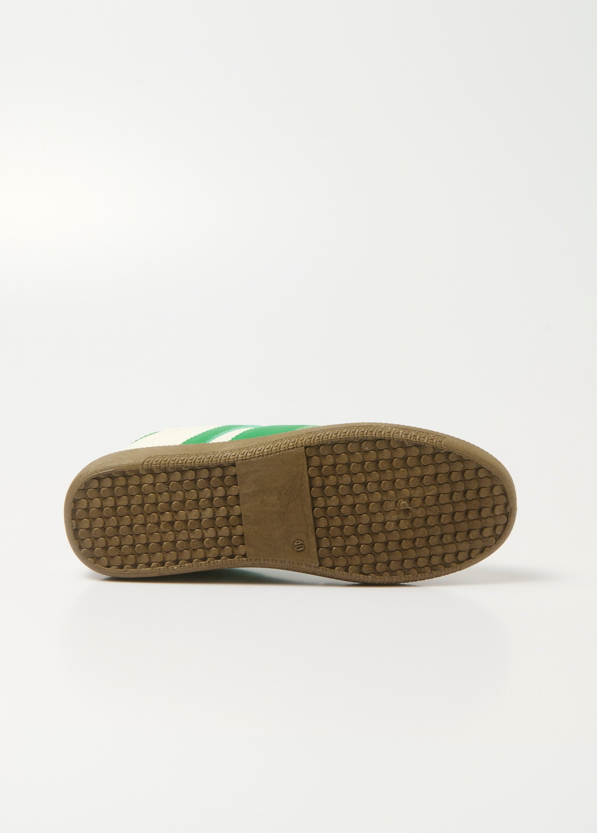 Retro_sportschoenen_met_contrasterende_details_Vert_UN1_slim