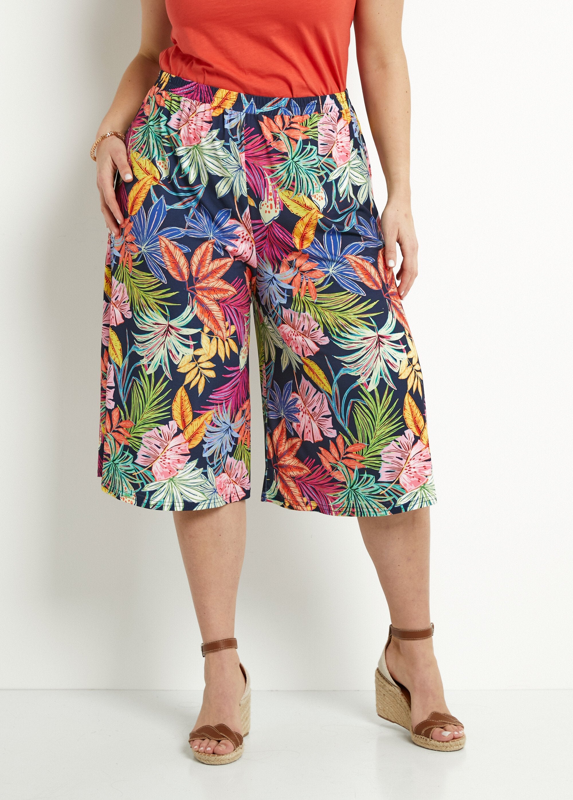 Jupe-culotte_taille_élastiquée_imprimé_feuilles_Marine_et_rose_FA1_curvy