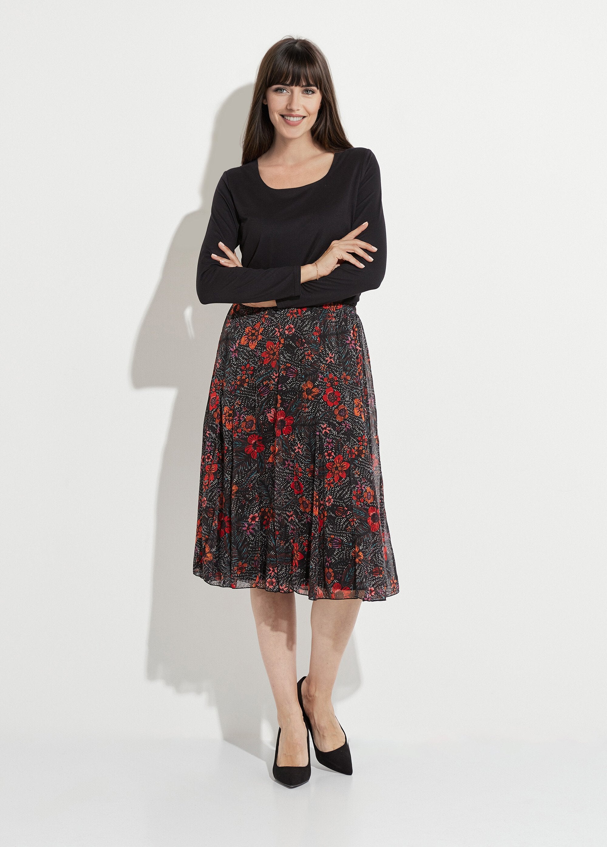 Jupe_longue_évasée_en_voile_fleuri_Noir_et_rouge_SF1_slim