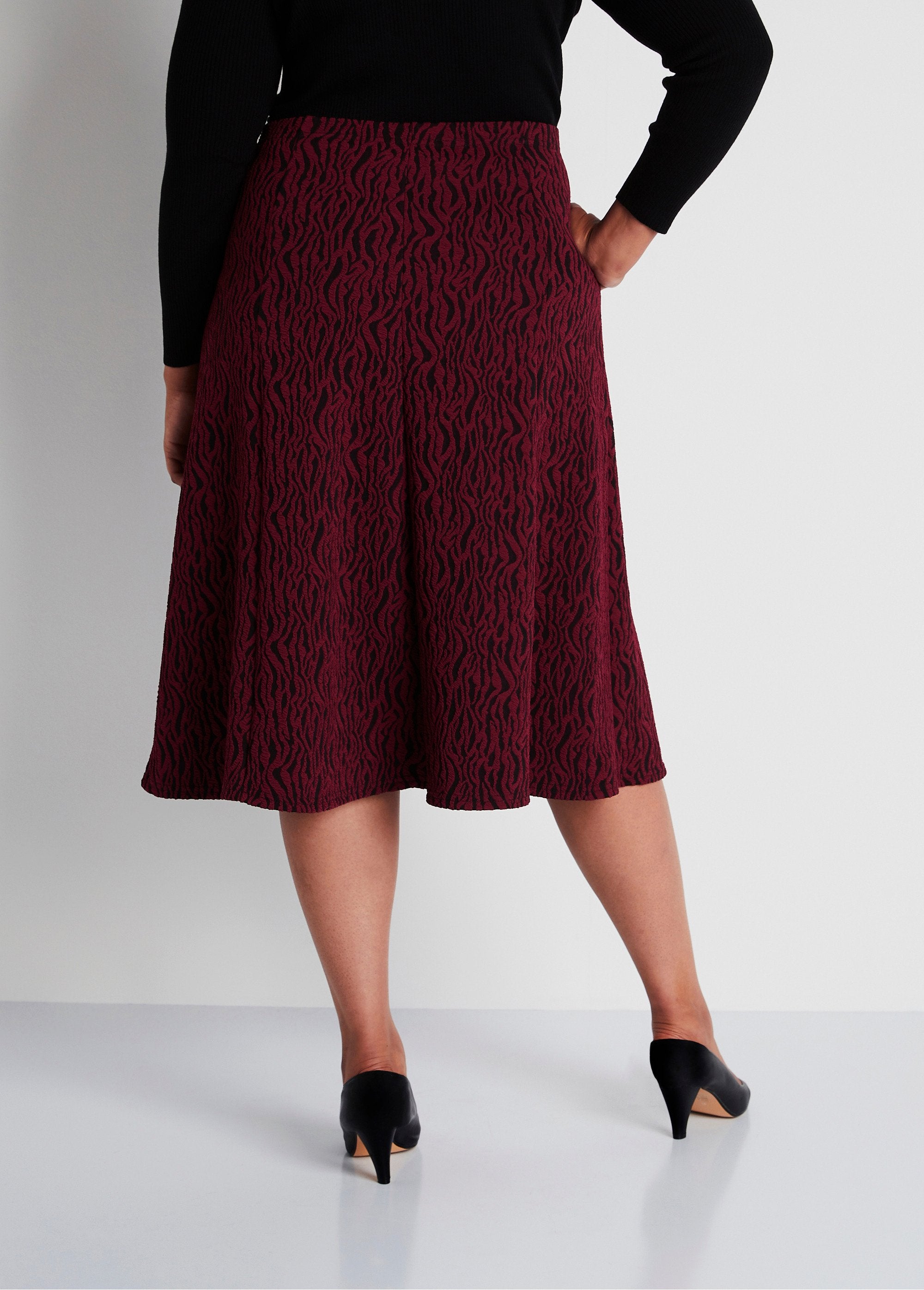 Jupe_longue_évasée_maille_jacquard_Bordeaux_zebre_DO1_curvy