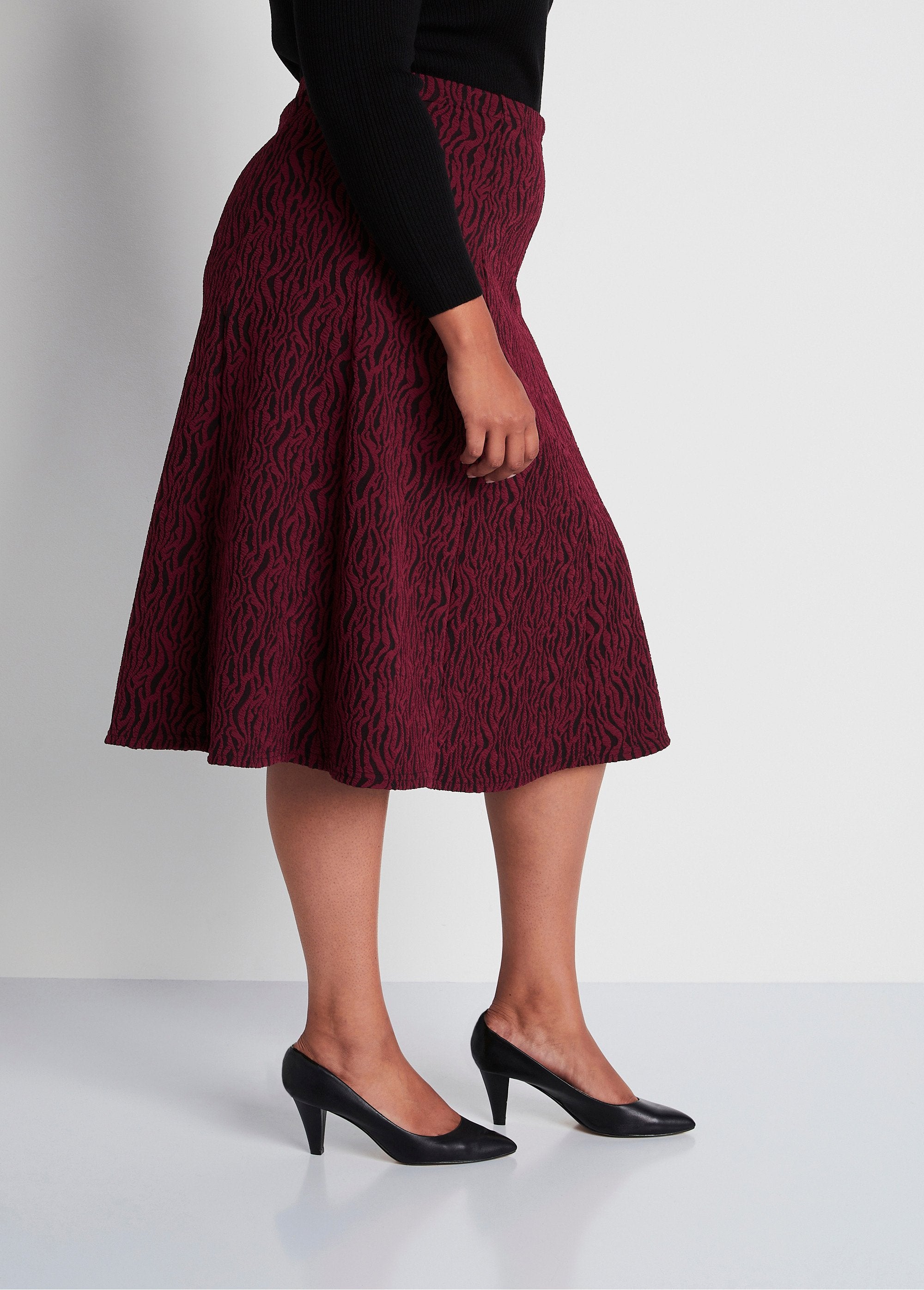 Jupe_longue_évasée_maille_jacquard_Bordeaux_zebre_DR1_curvy