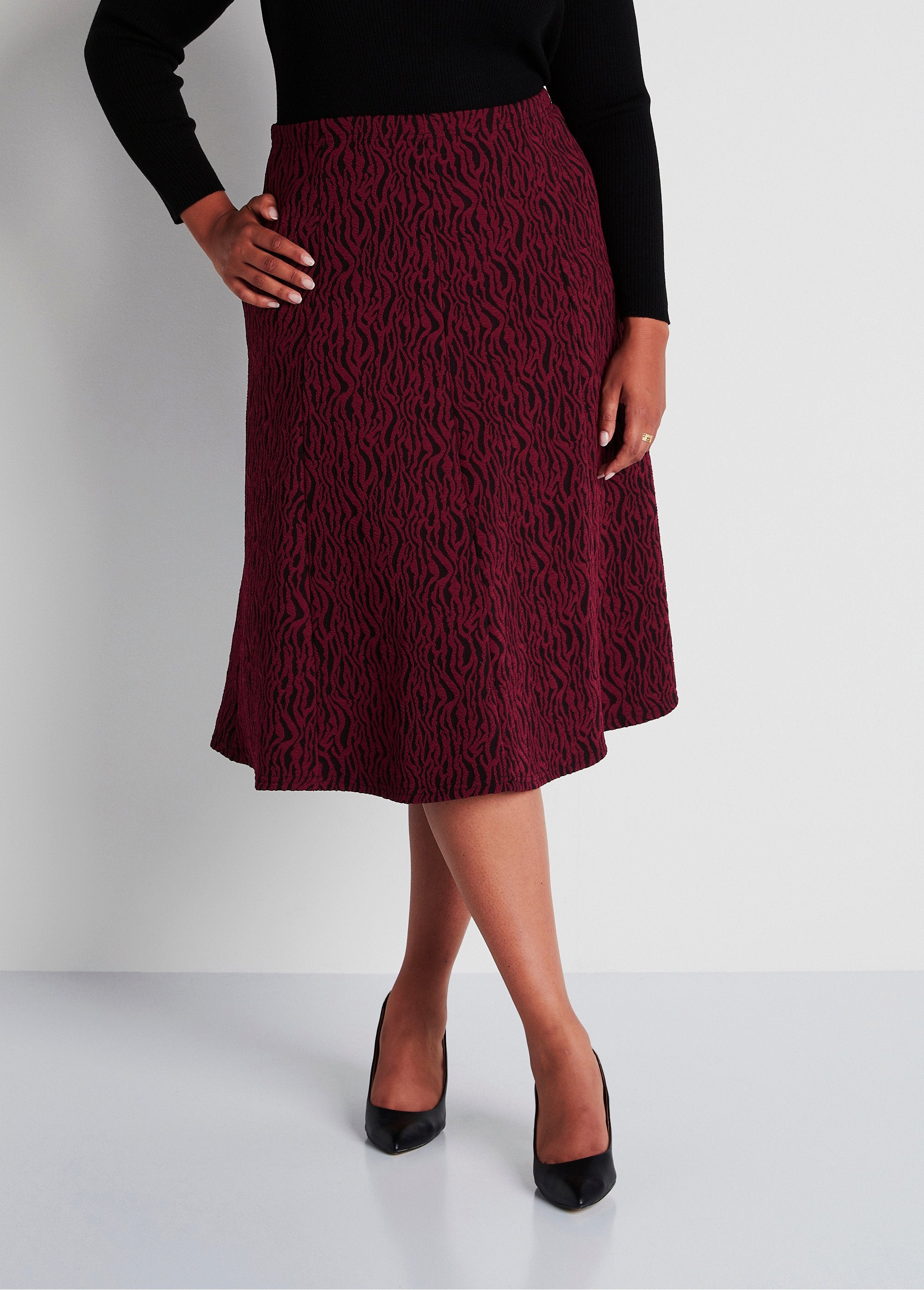 Long_flared_jacquard_knit_skirt_Burgundy_zebra_FA1_curvy