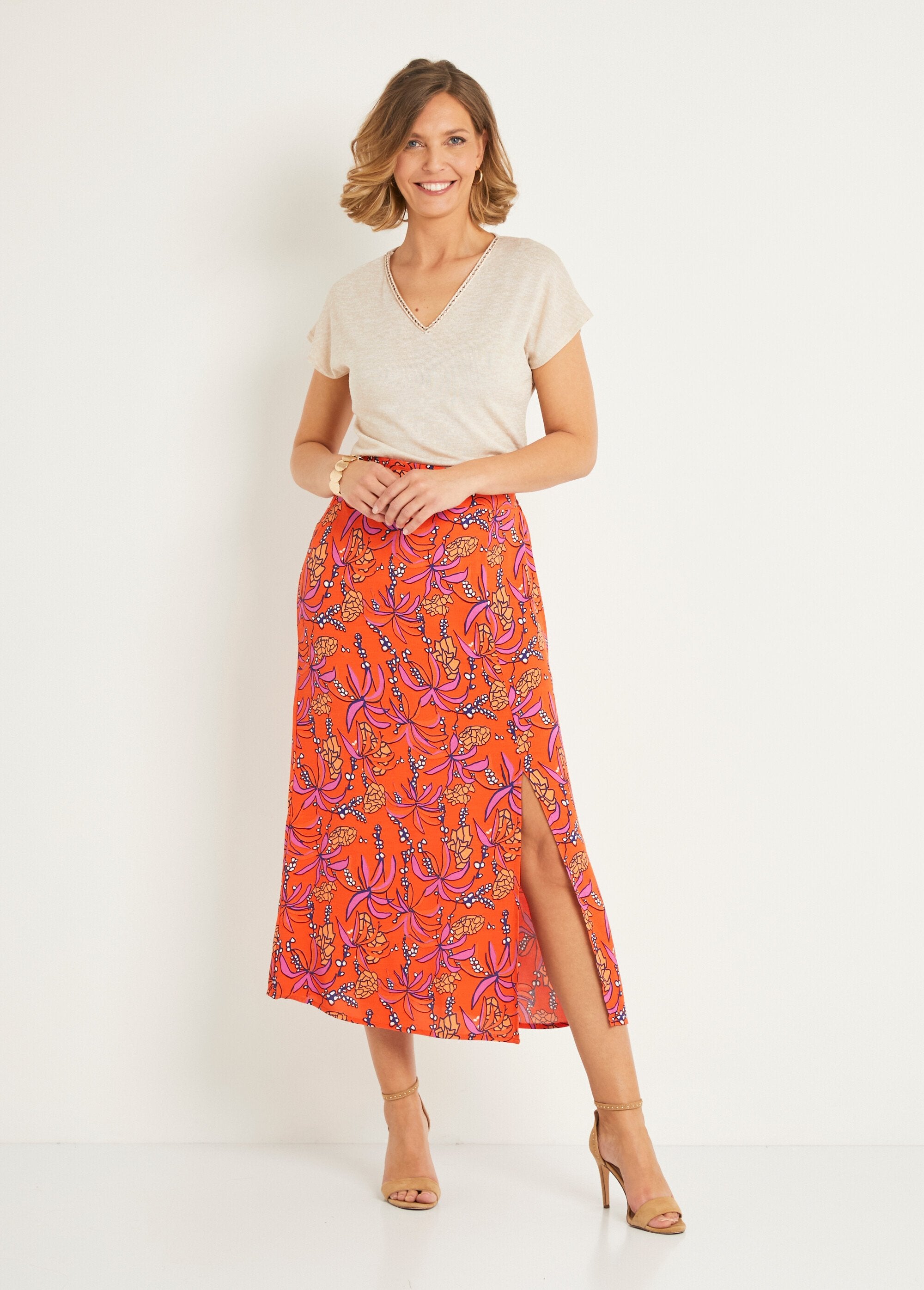 Long_flowing_skirt_with_exotic_print_Orange_prints_SF1_slim