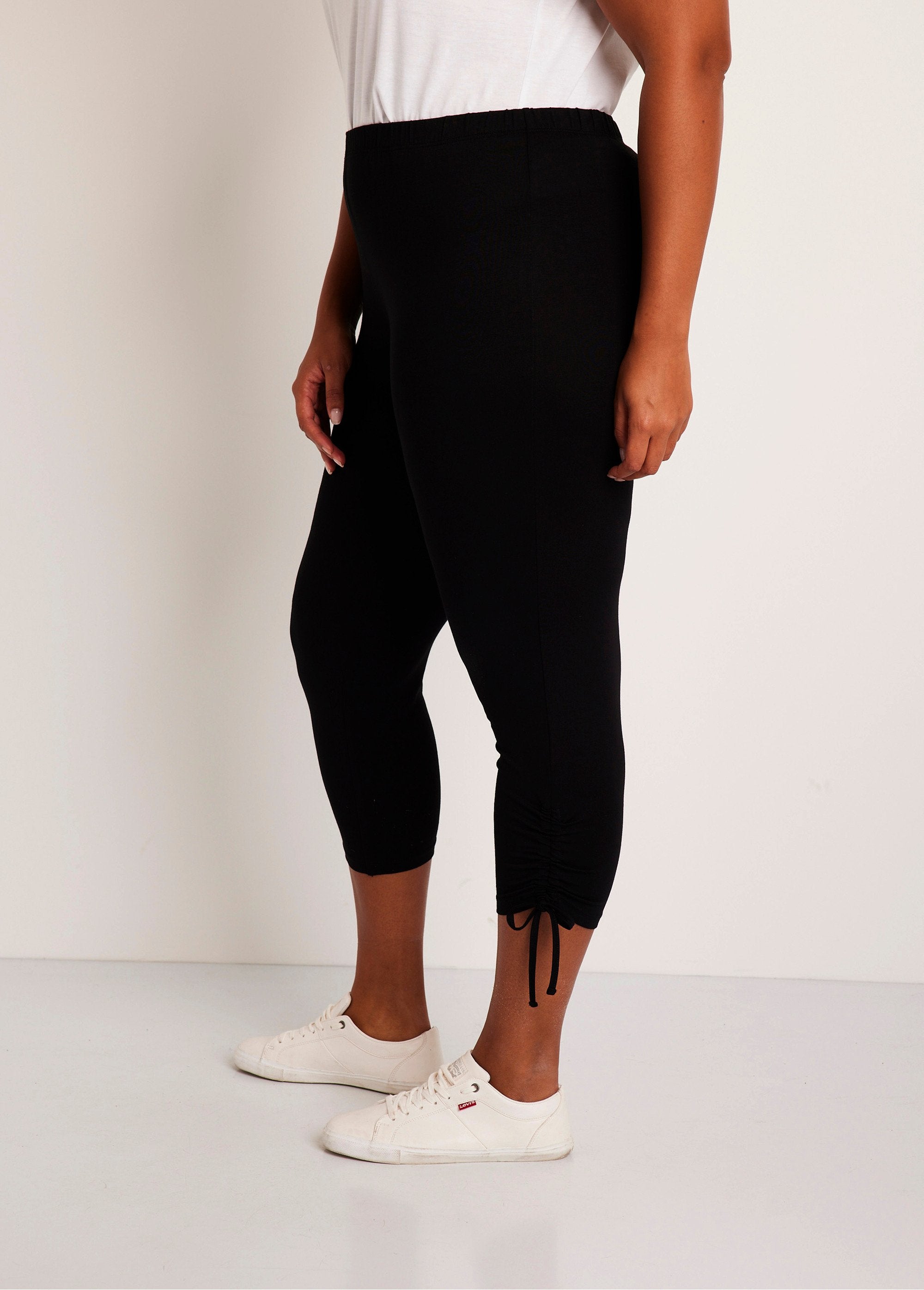 Korte_legging_met_elastische_tailleband_Effen_zwart_DR1_curvy