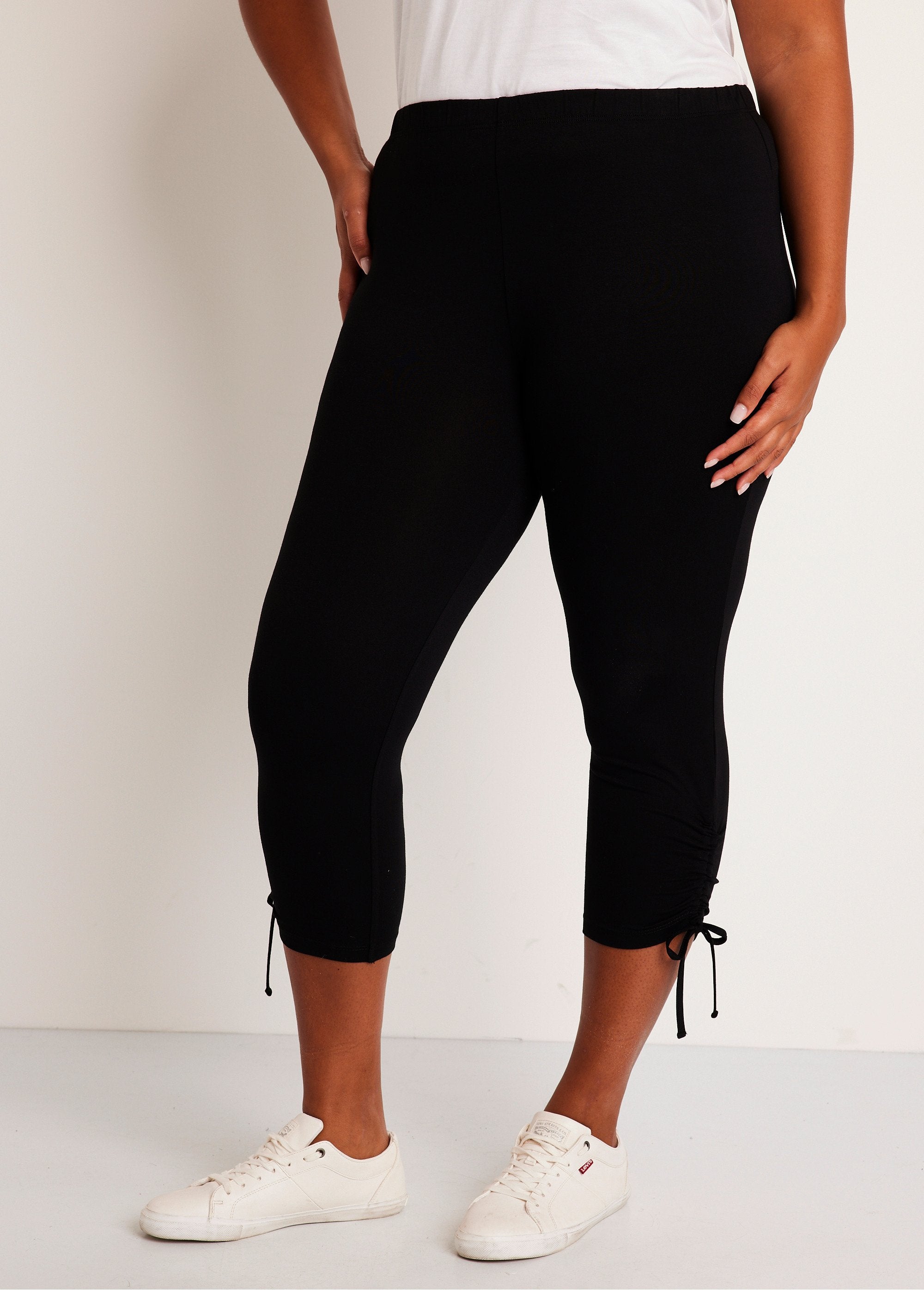 Legging_corto_con_cinturilla_elástica_Negro_liso_FA1_curvy