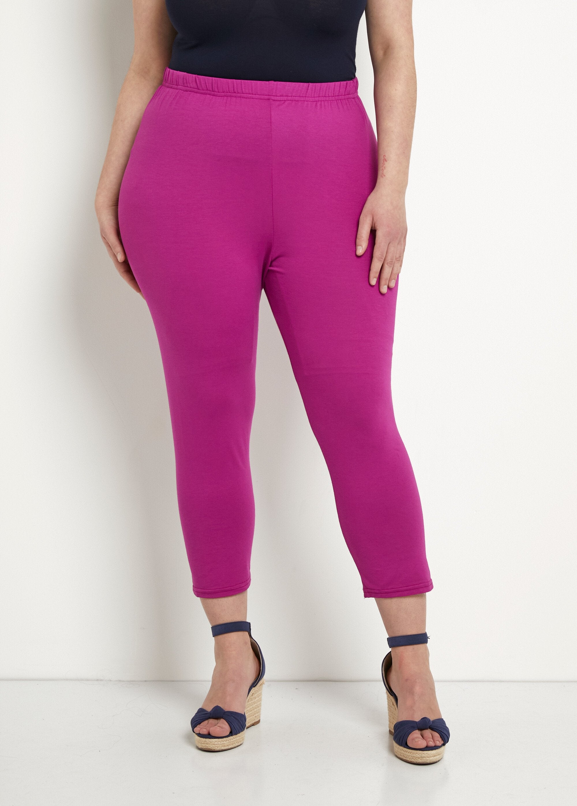 Stretchy_elasticated_waist_short_leggings_Plain_blackcurrant_FA1_curvy