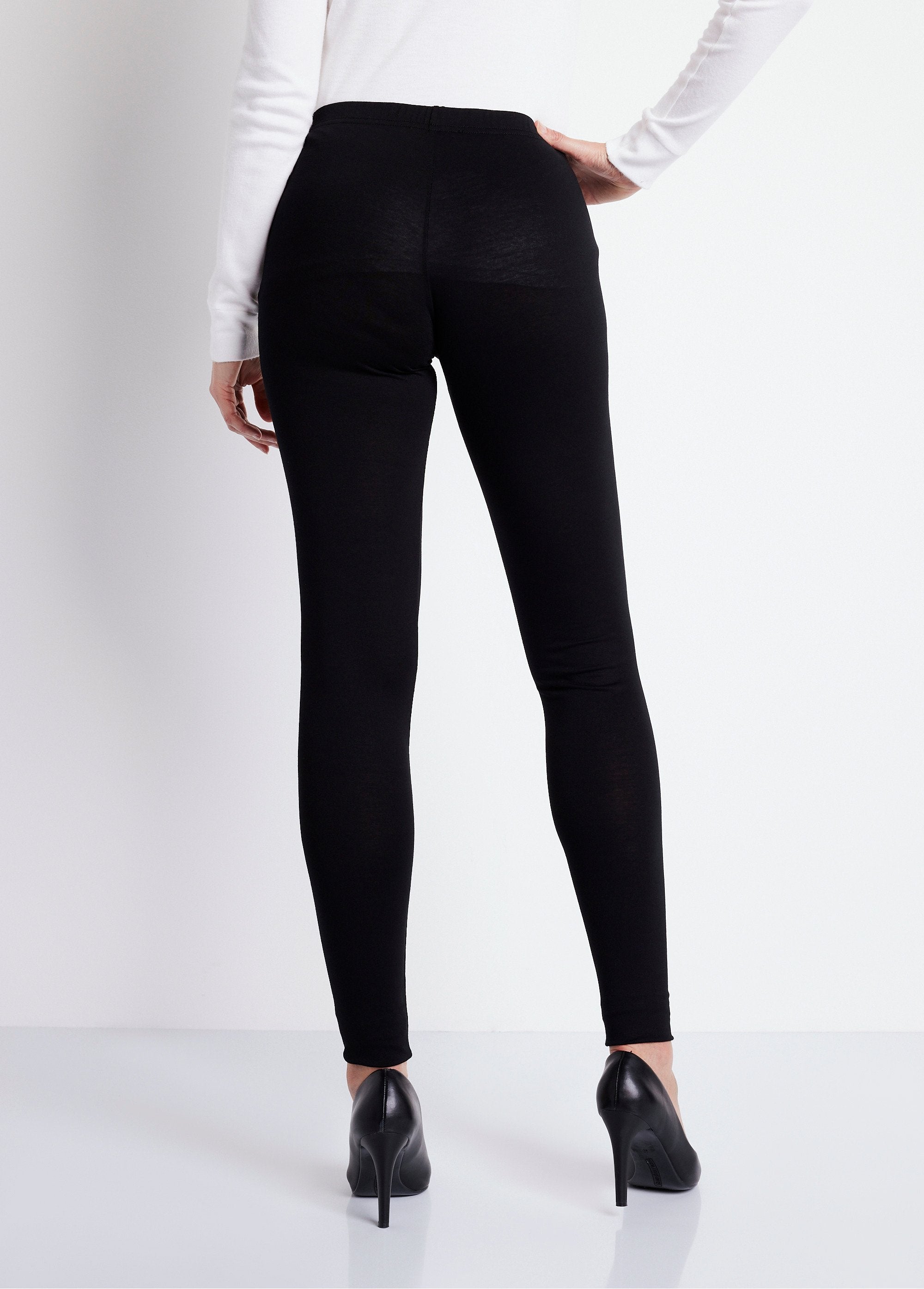 Lange,_effen_legging_met_elastische_tailleband_ZWART_DO1_slim