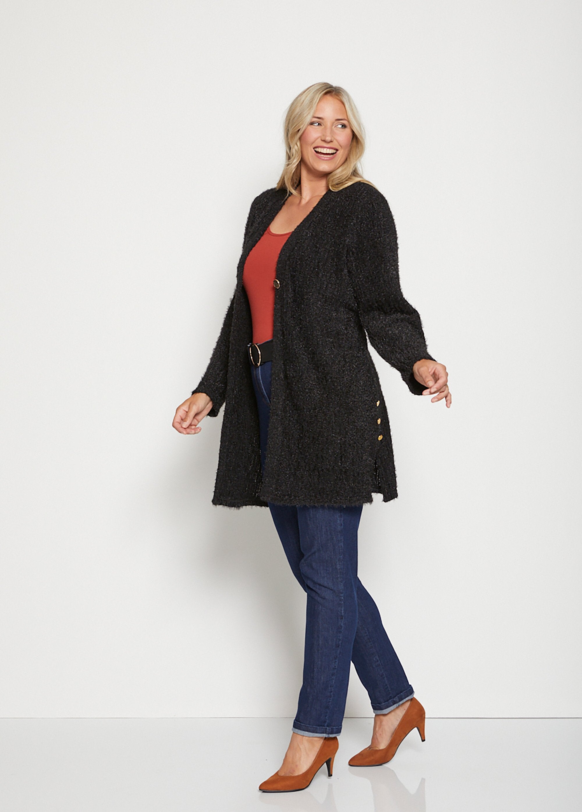 Long_loose_V-neck_cardigan_with_raised_shimmering_knit_Black_SF1_curvy