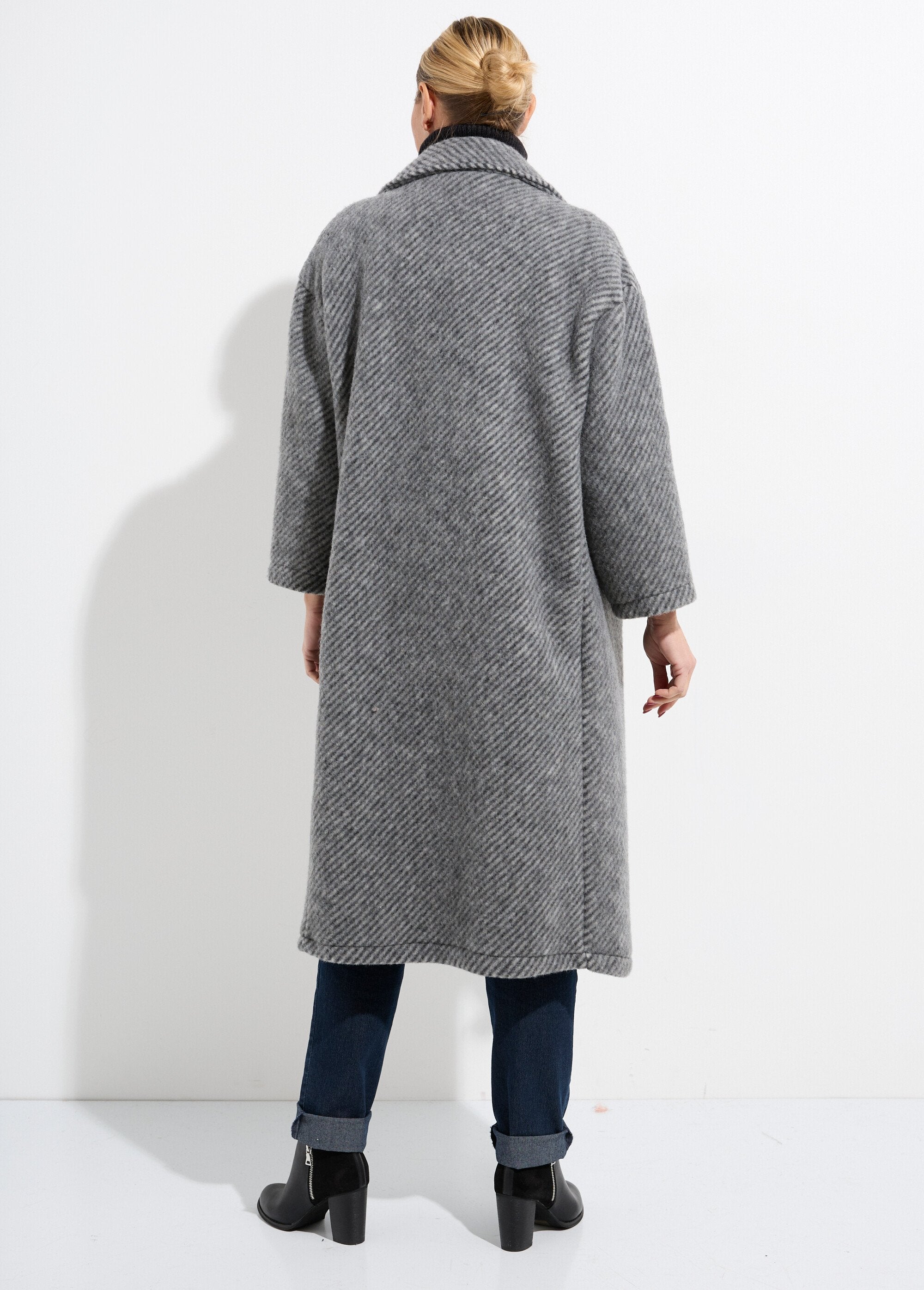 Manteau_long_en_lainage_chaud_motif_strié_Gris_DO1_slim