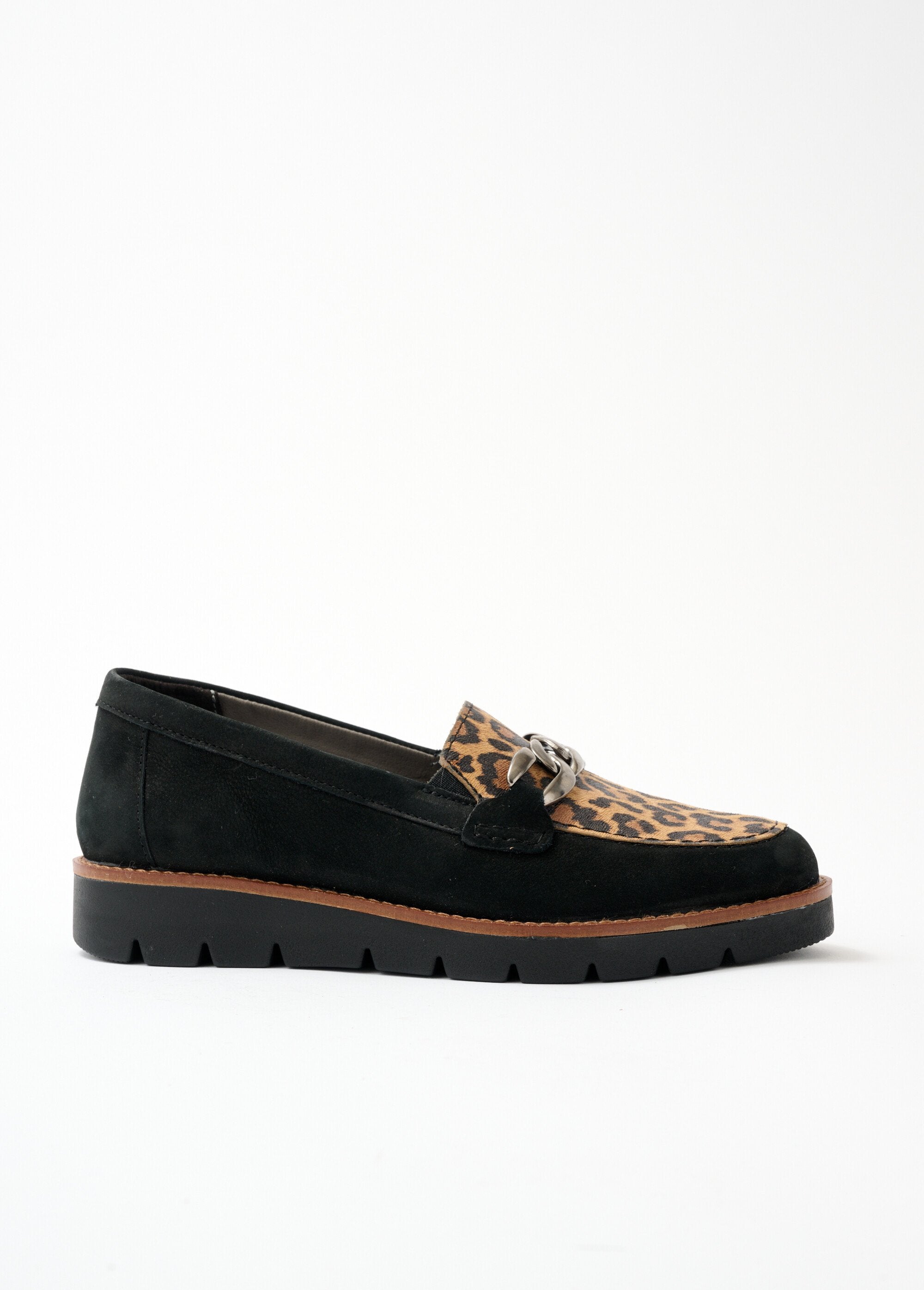 Brede_leren_loafers_met_kettingschakels_Luipaard_DR1_slim