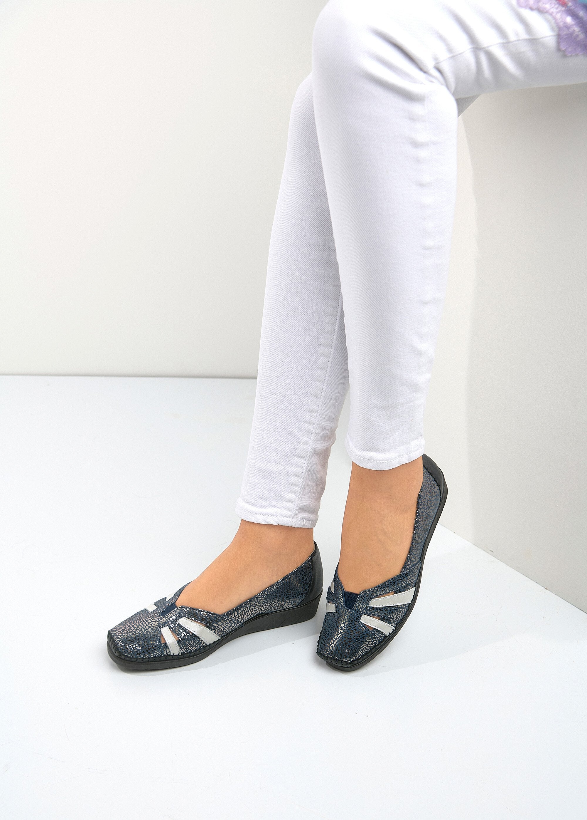 Mocassins_compensés_souples_largeur_confort_cuir_Marine_SF1_slim