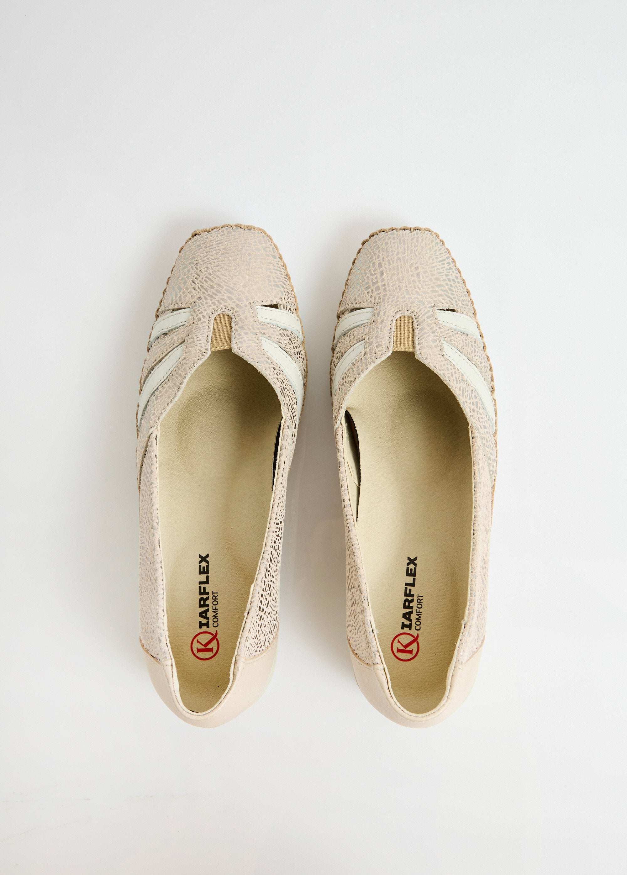 Leren_sleehakken_in_een_comfortabele_wijdte_Taupe_OV1_slim