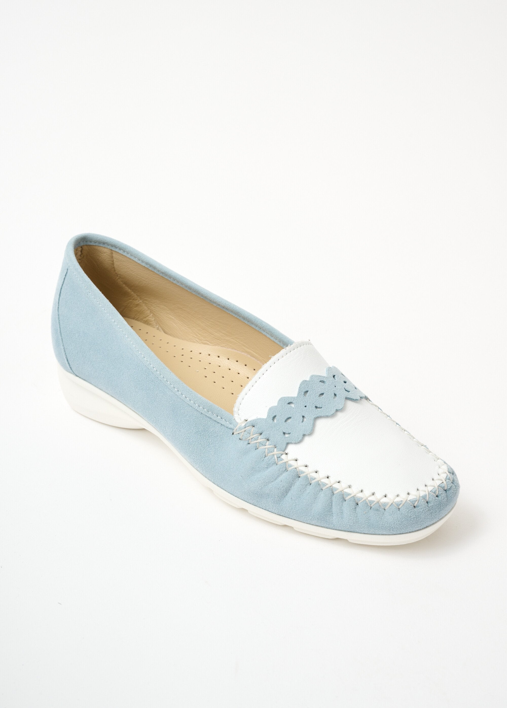 Mocassins_cuir_largeur_confort_Bleu_ciel_et_blanc_FA1_slim