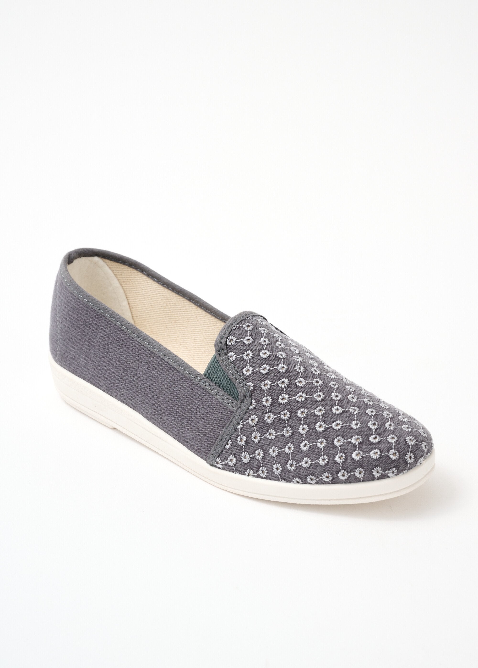 Mocasines_anchos_confort_bordados_Gris_FA1_slim