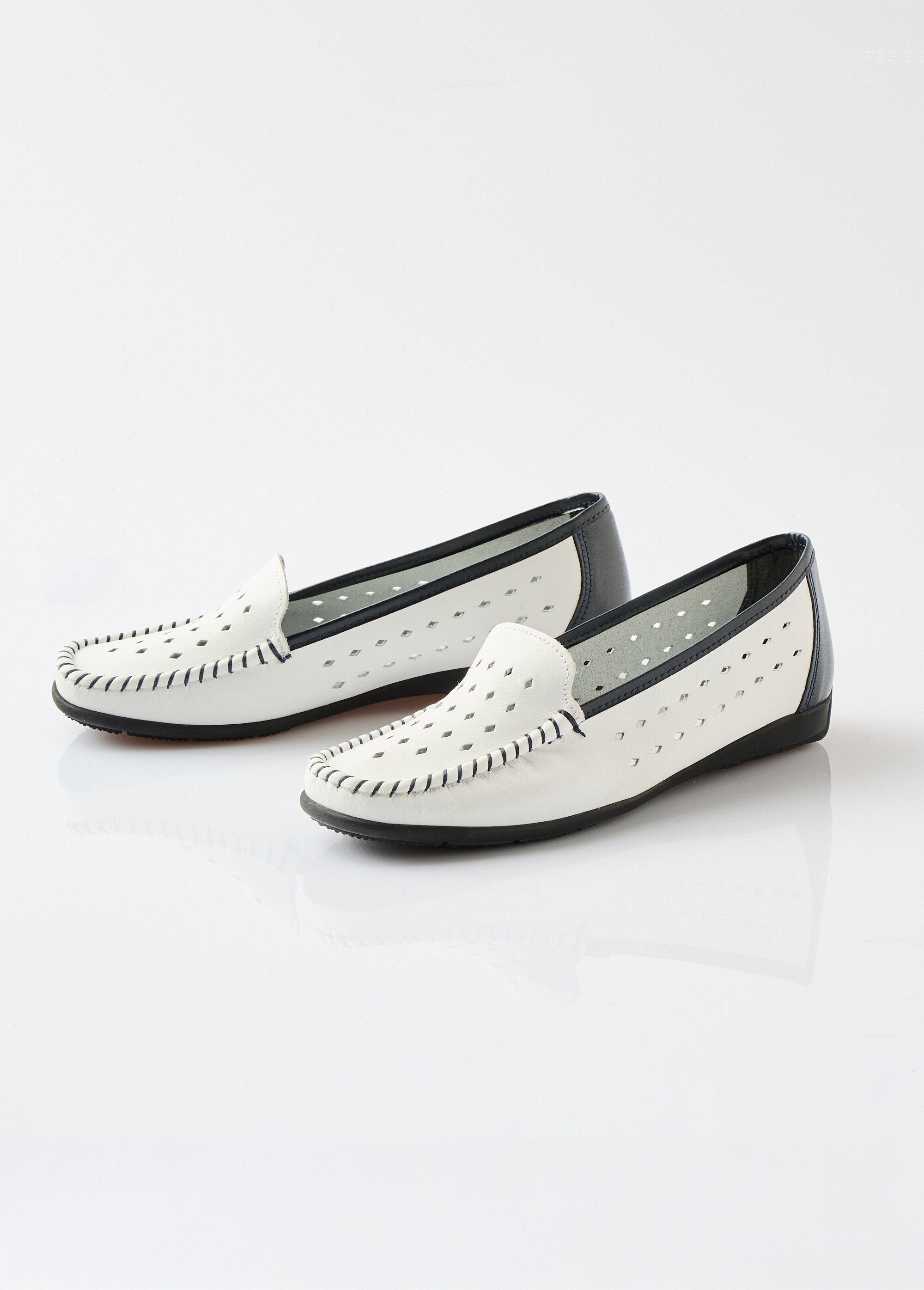 Mocassins_souples_largeur_confort_cuir_Blanc_DE1_slim