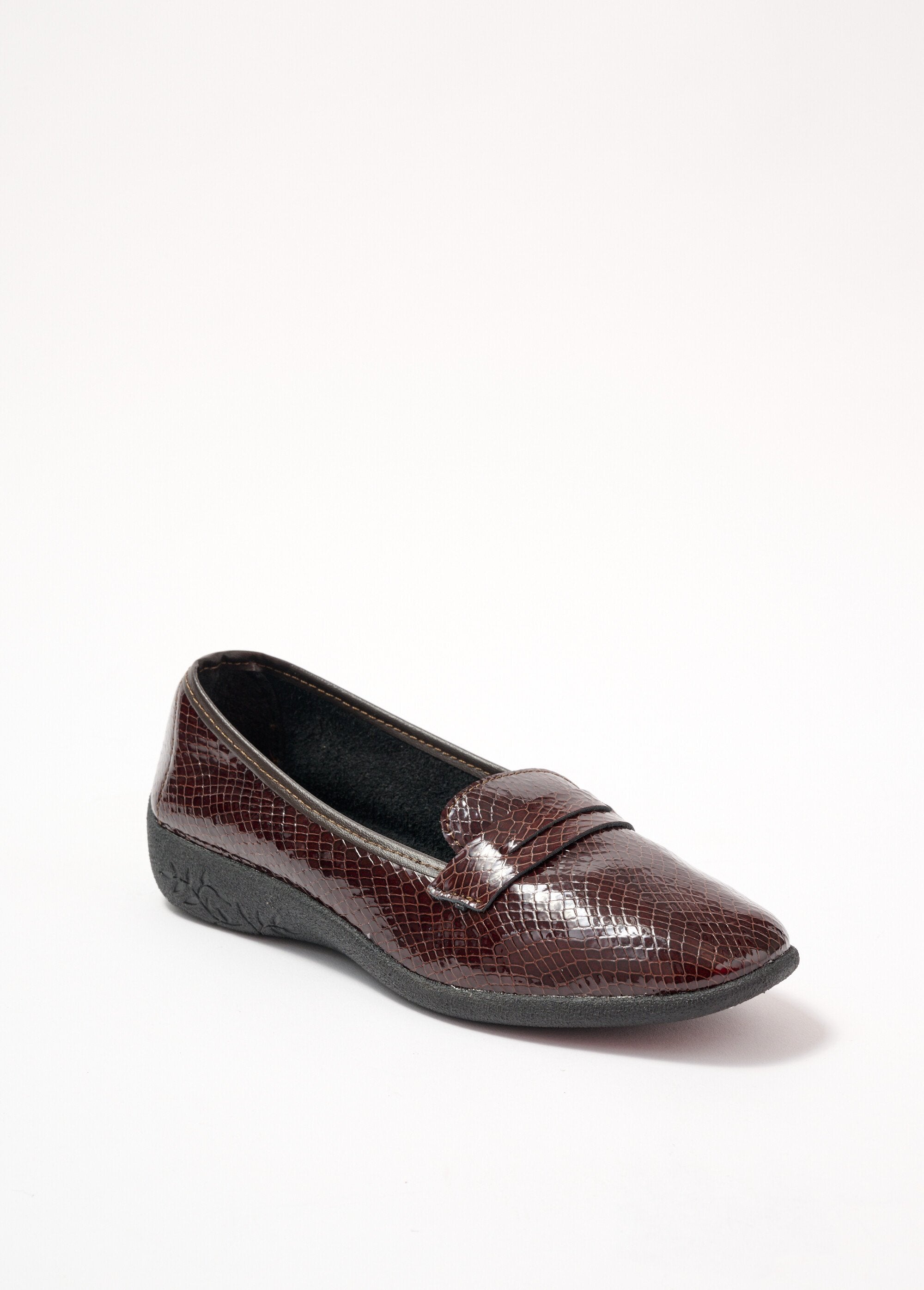 Mocassins_vernis_largeur_confort_cuir_effet_croco_Marron_FA1_slim