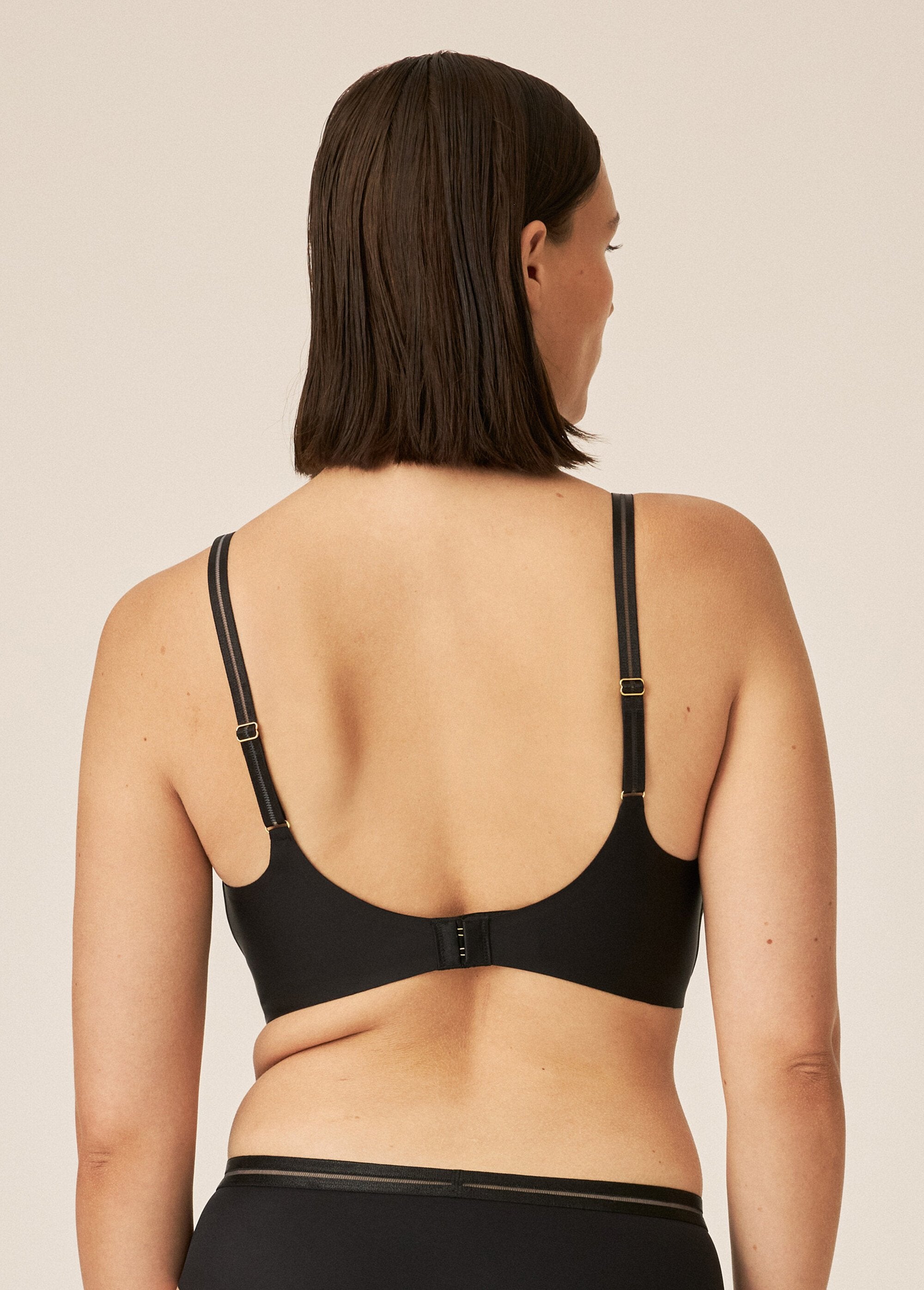 Naturana®_-_Soutien-gorge_sans_armatures_invisible_Noir_DO1_slim