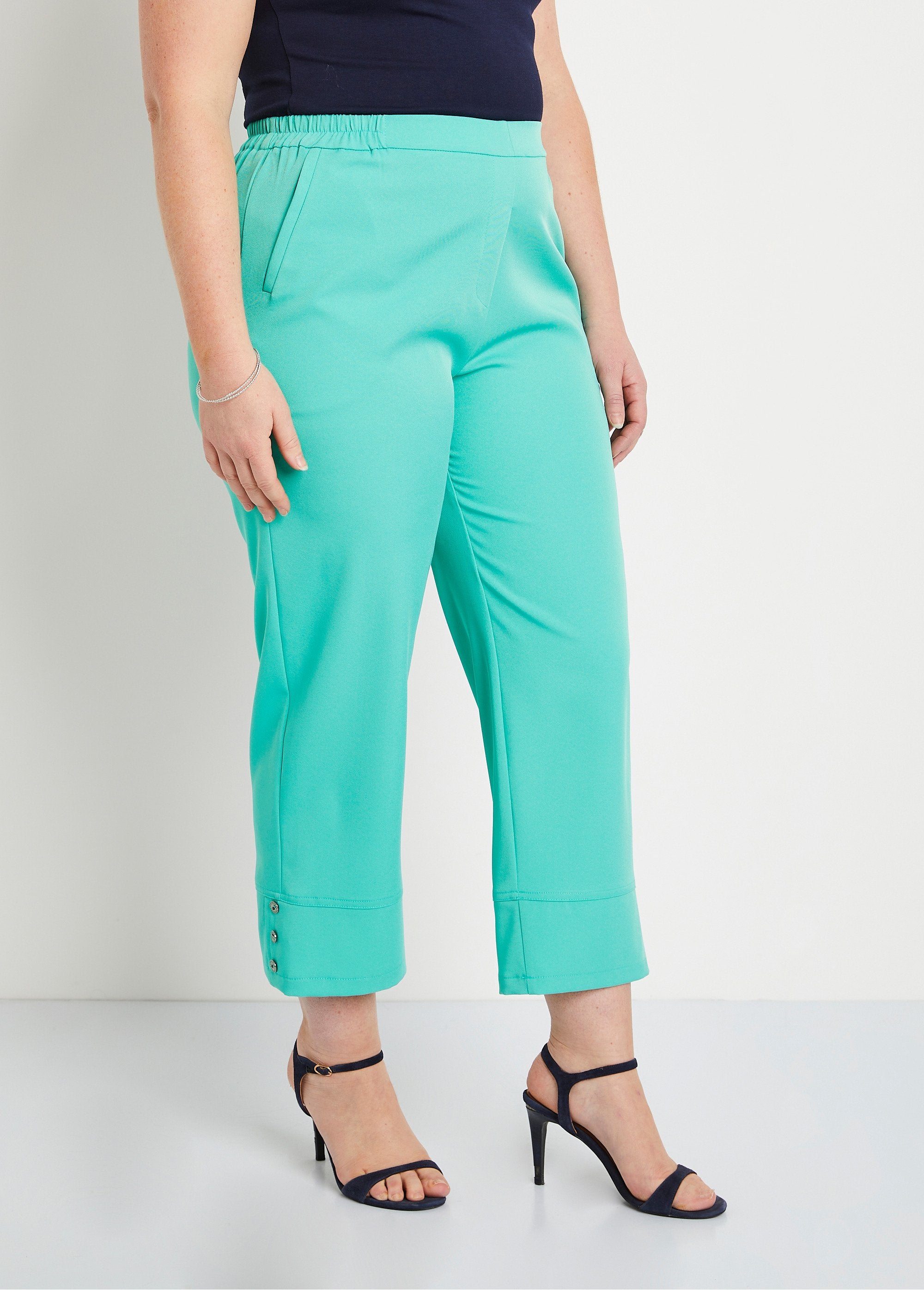 Calça_cropped_reta_com_cintura_semi_elástica_VERDE_FA1_curvy