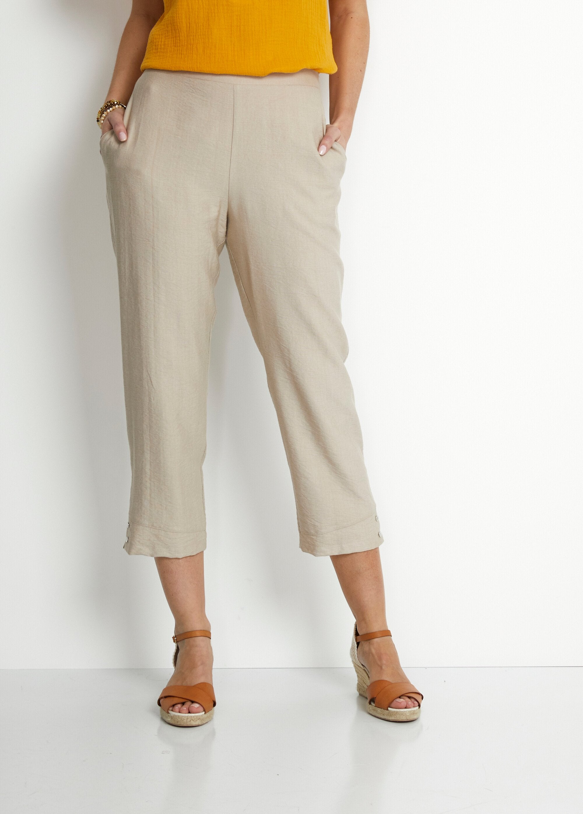 Semi-elastische_broek_met_wijde_pijpen_Zand_FA1_slim