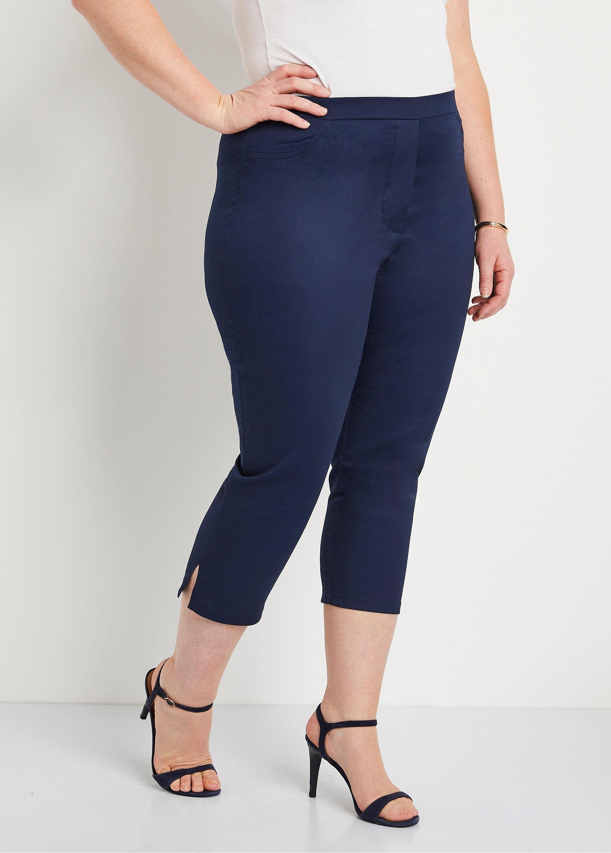 Pantacourt_taille_semi_élastiquée_satin_Marine_FA1_curvy