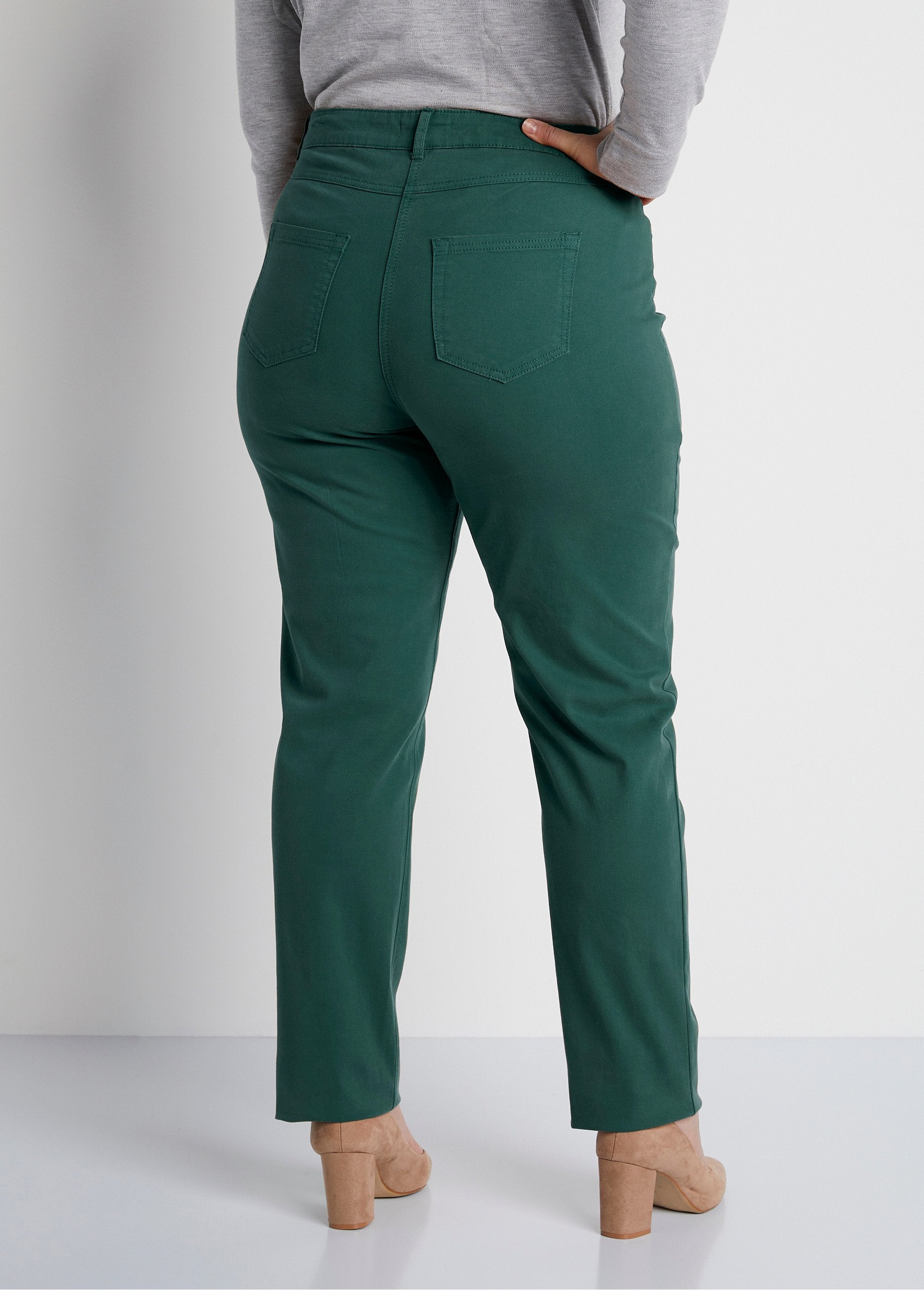 Calça_reta_de_algodão_stretch_com_5_bolsos_VERDE_DO1_curvy