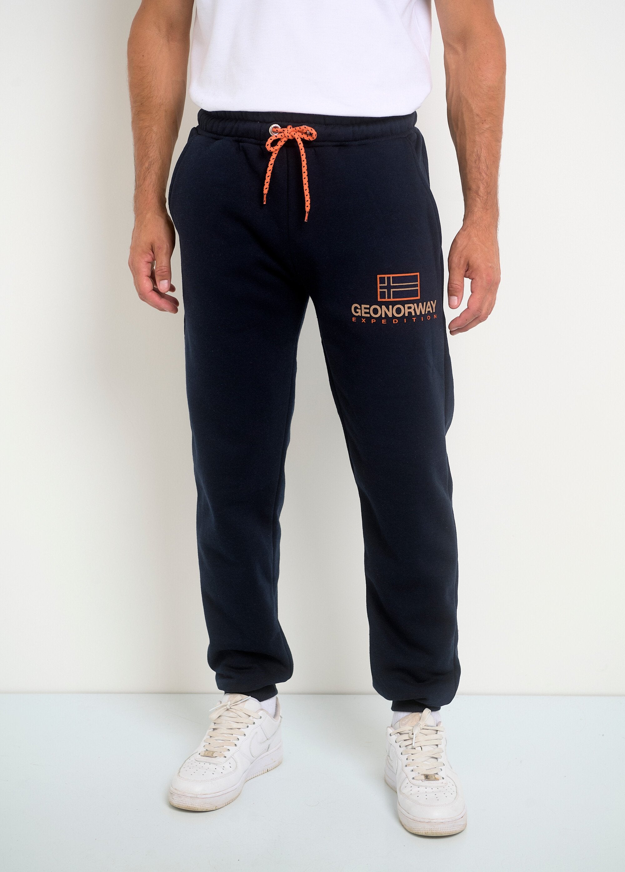 Joggingbroek_met_contrasterende_stropdas_Marine_FA1_slim