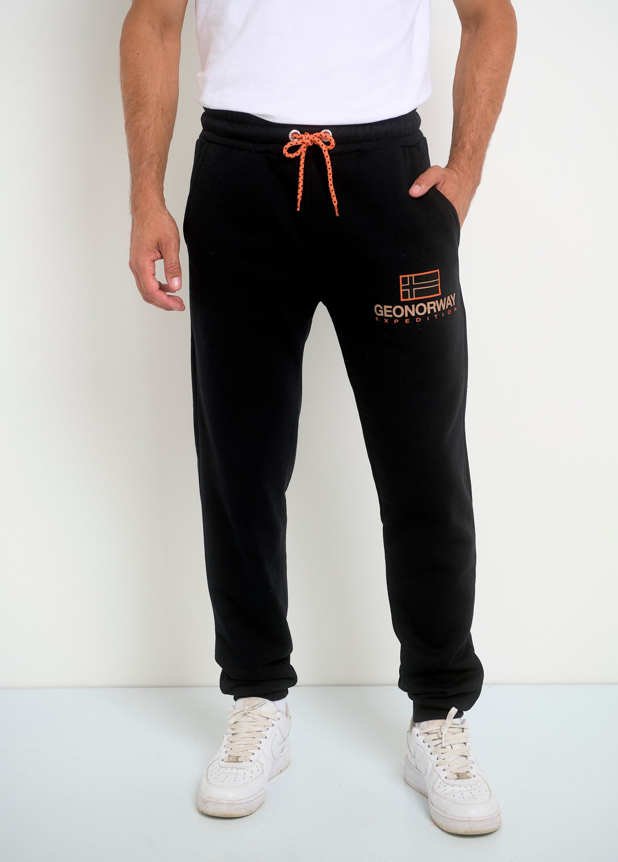 Joggingbroek_met_contrasterende_stropdas_Noir_FA1_slim