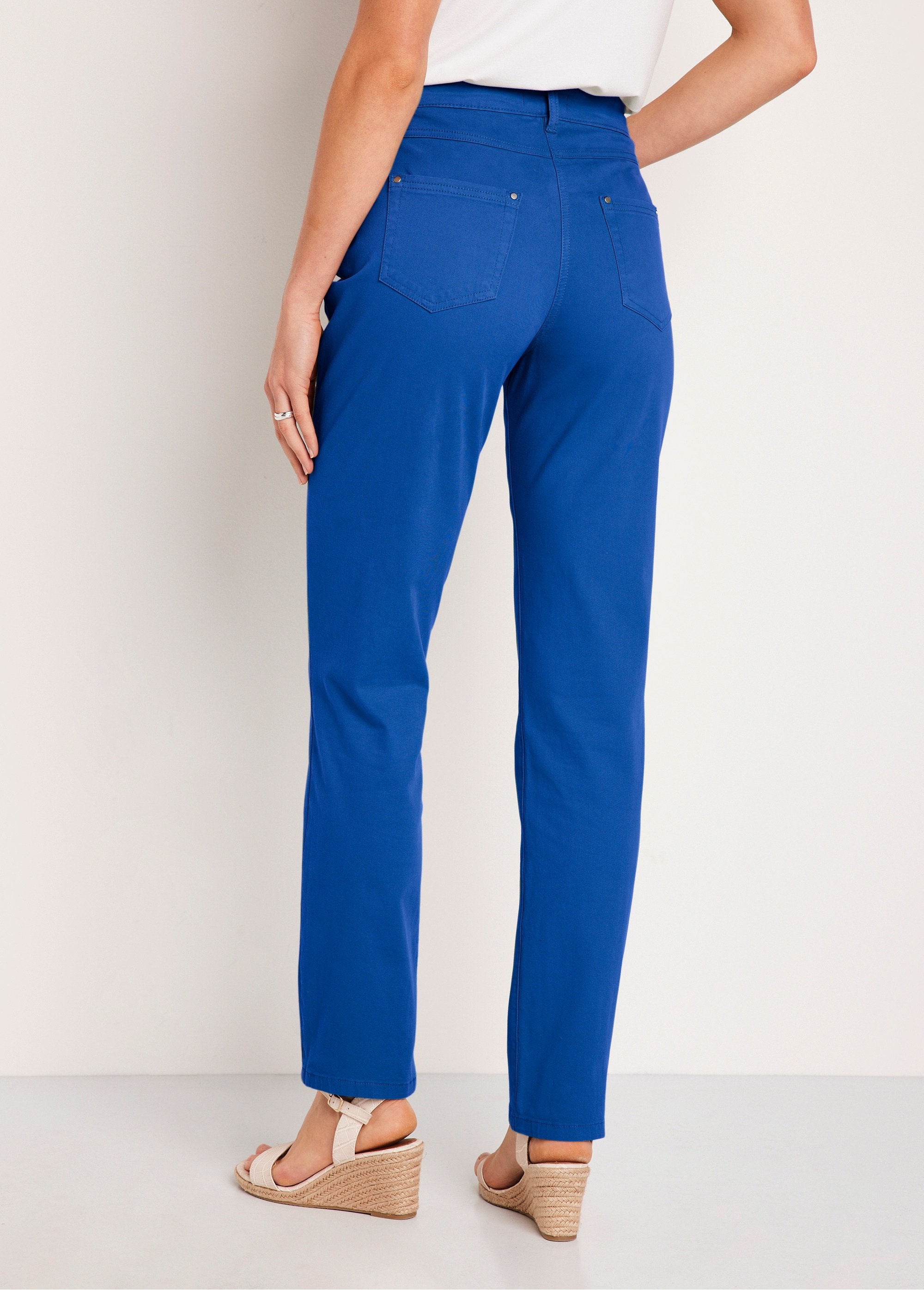 5-pocket_stretch_katoenen_broek_met_rechte_pijpen_Hard_blauw_DO1_slim