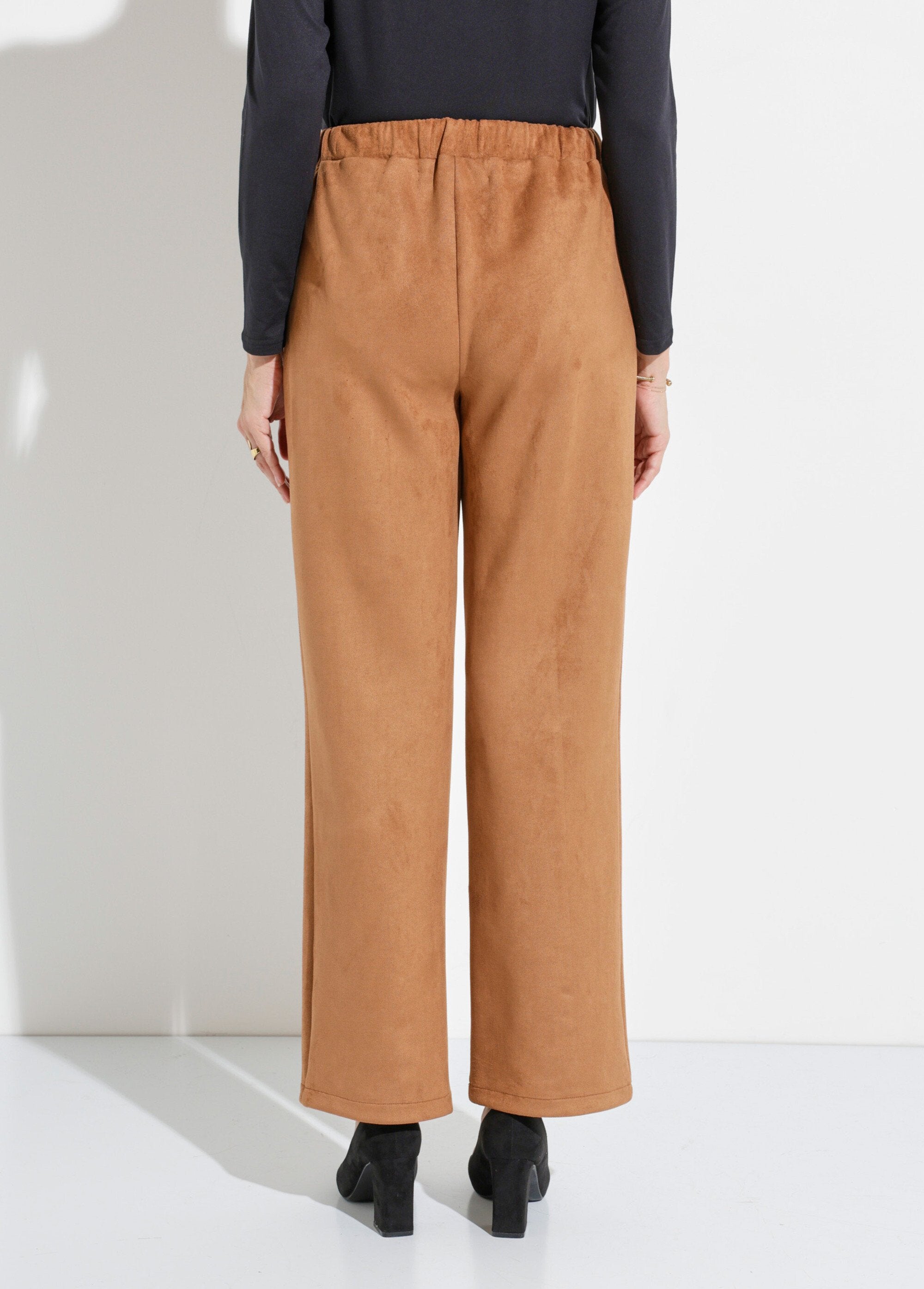 Rechte_broek_met_elastische_tailleband_van_suède_stof_Camel_DO1_slim
