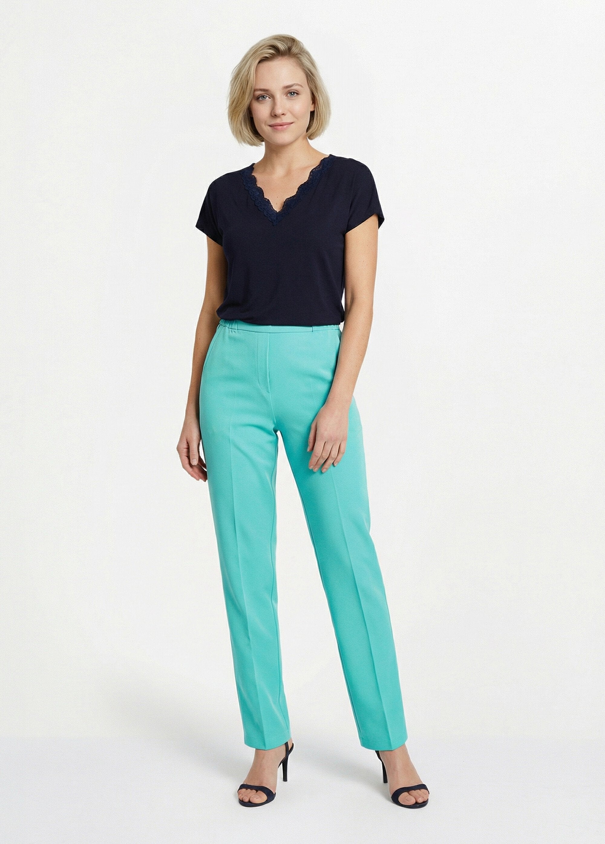 Rechte_broek_met_semi-elastische_tailleband_GROENTE_SF1_slim