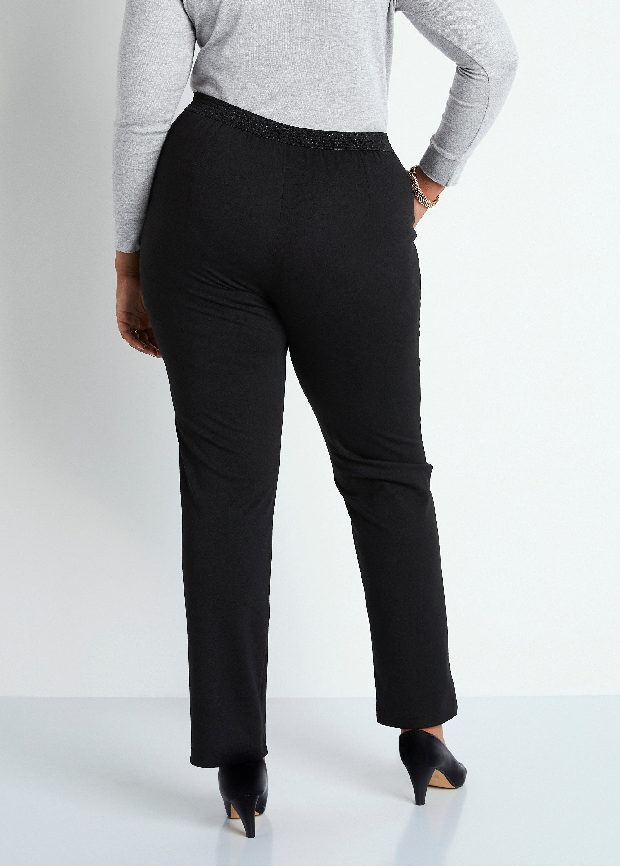 Rechte_broek_met_semi-elastische_tailleband_Effen_zwart_DO1_curvy