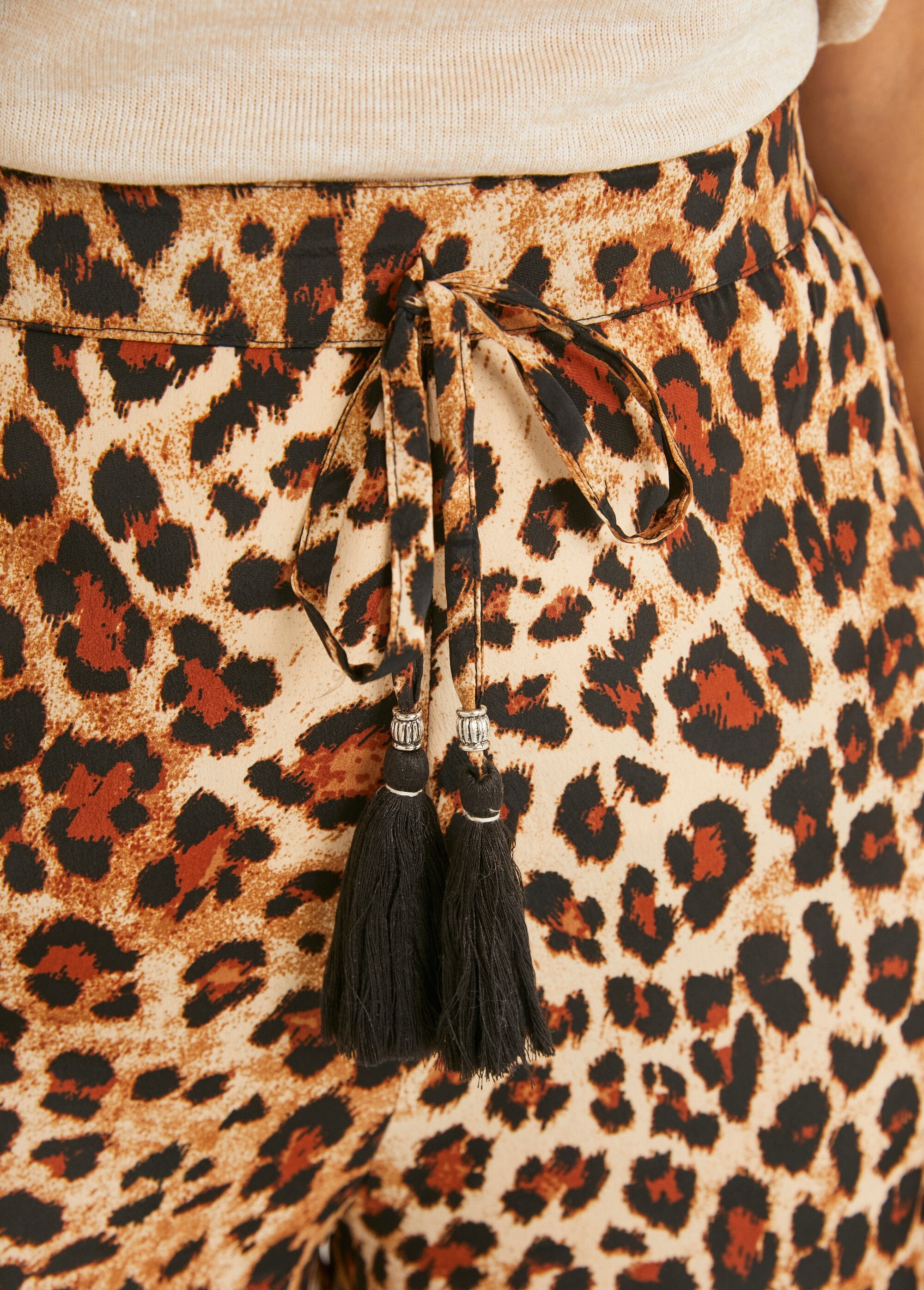 Wijde_broek_met_dierenprint_Leopard_DE1_slim