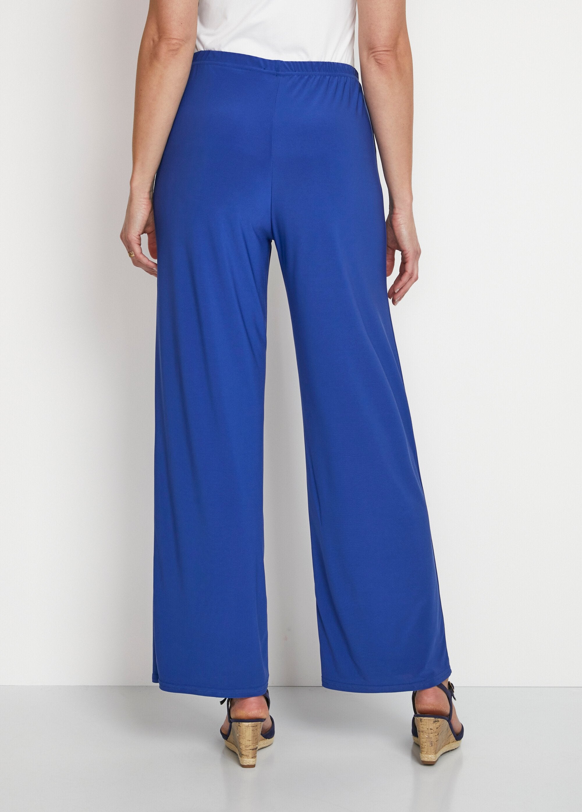 Vloeiende_broek_met_elastische_gebreide_tailleband_Effen_blauw_DO1_slim