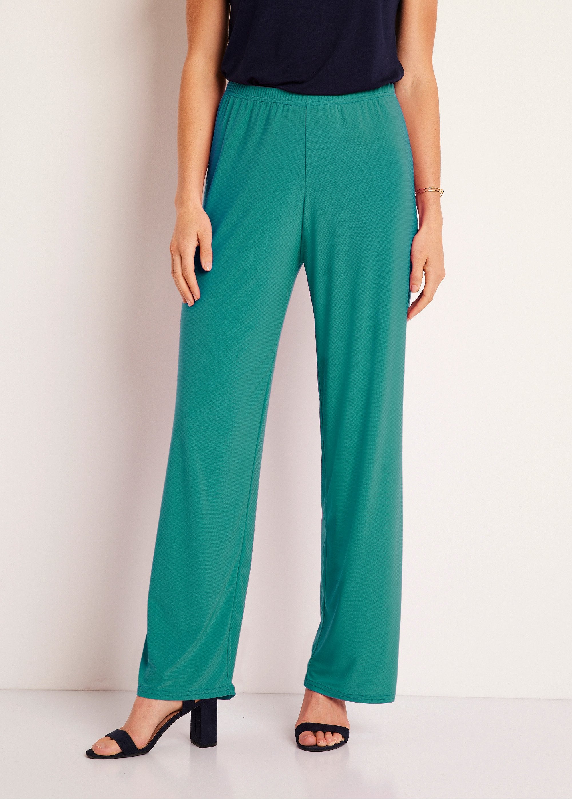 Vloeiende_broek_met_elastische_gebreide_tailleband_Effen_groen_FA1_slim