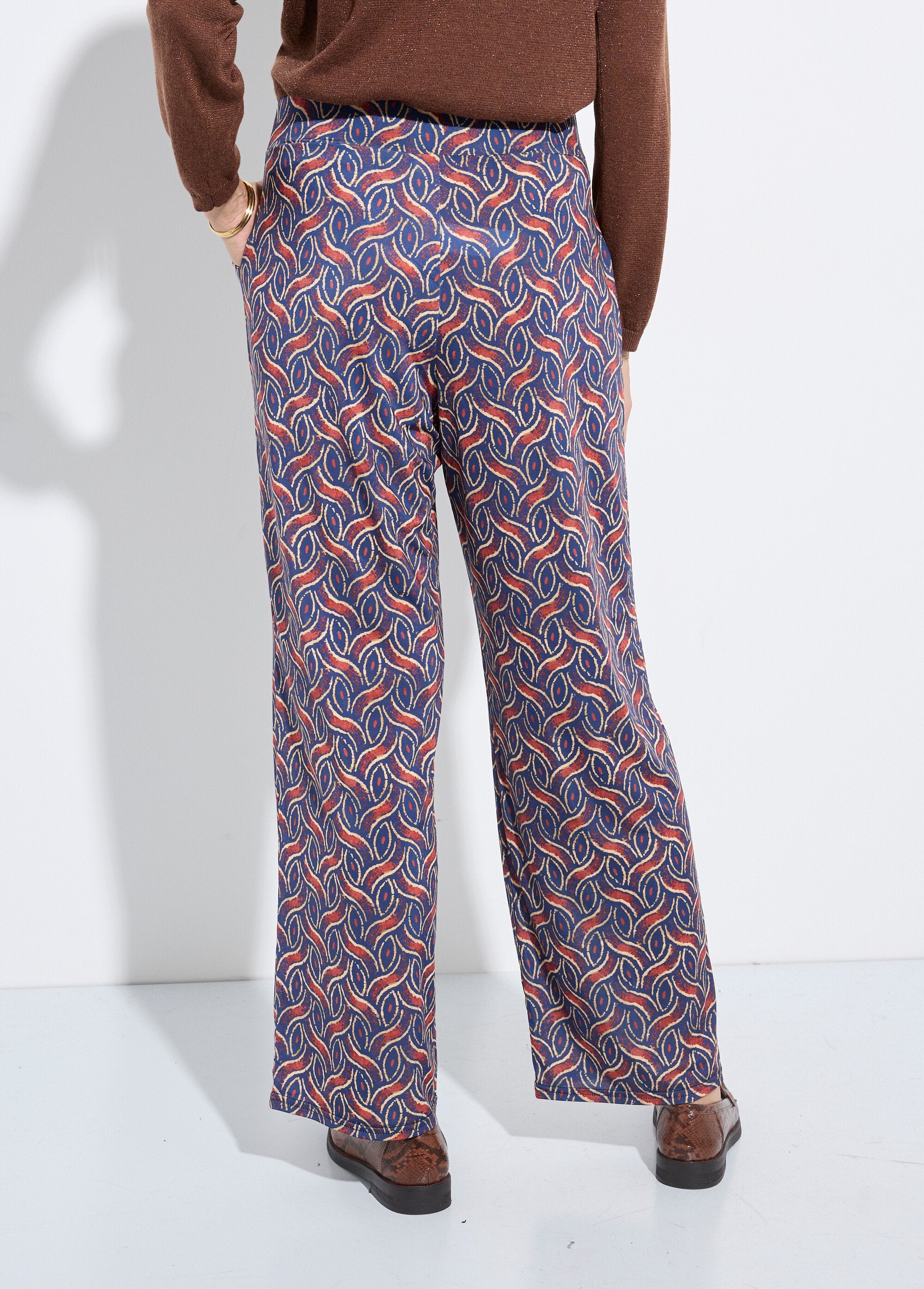 Broek_met_wijde_pijpen_en_etnische_print_Marine_et_brique_DO1_slim